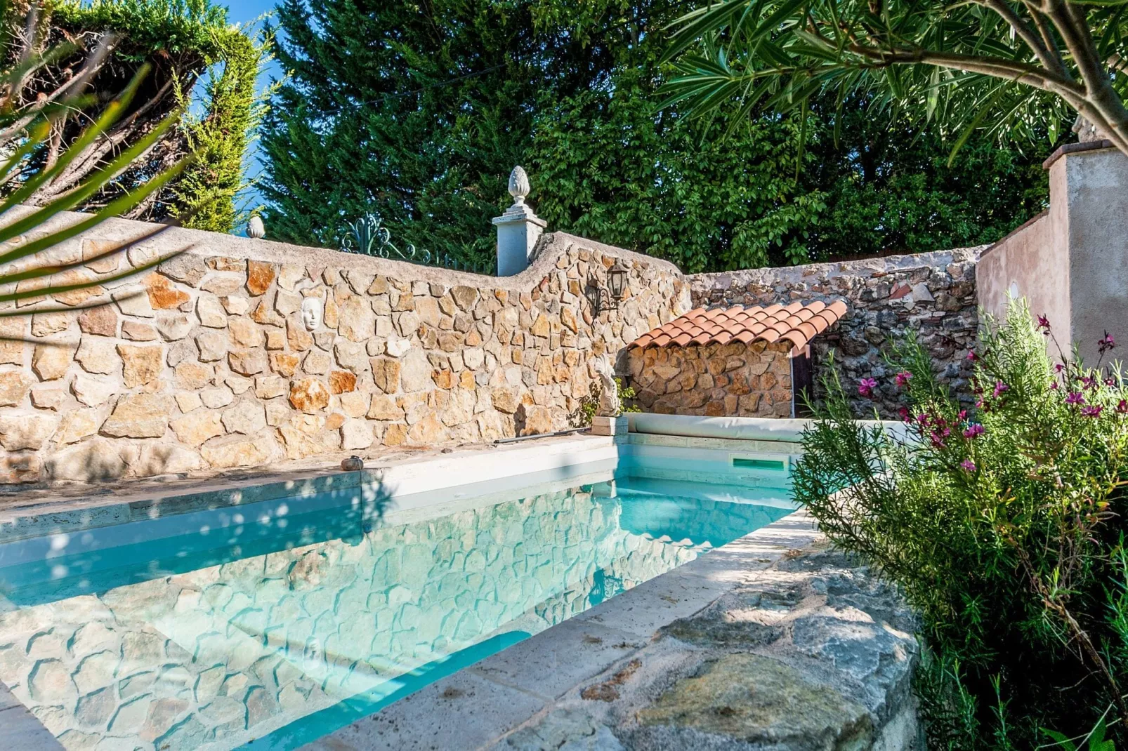Chapelle de Lorgues-Pool