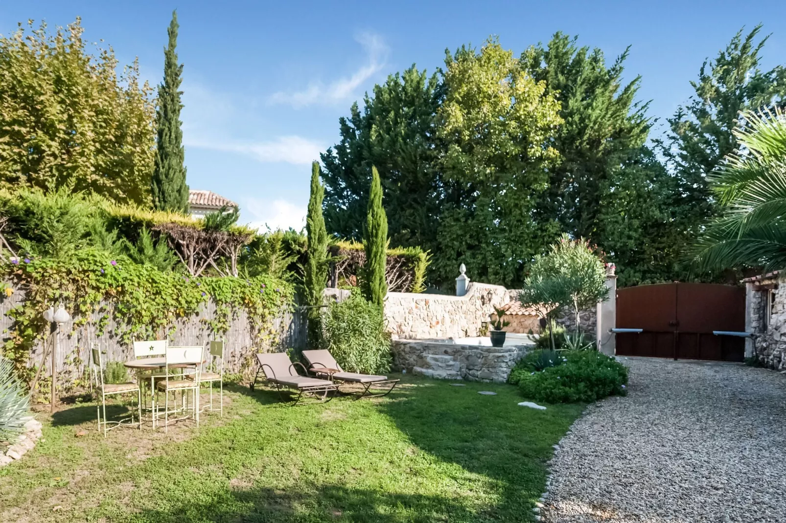 Chapelle de Lorgues-Gardens summer