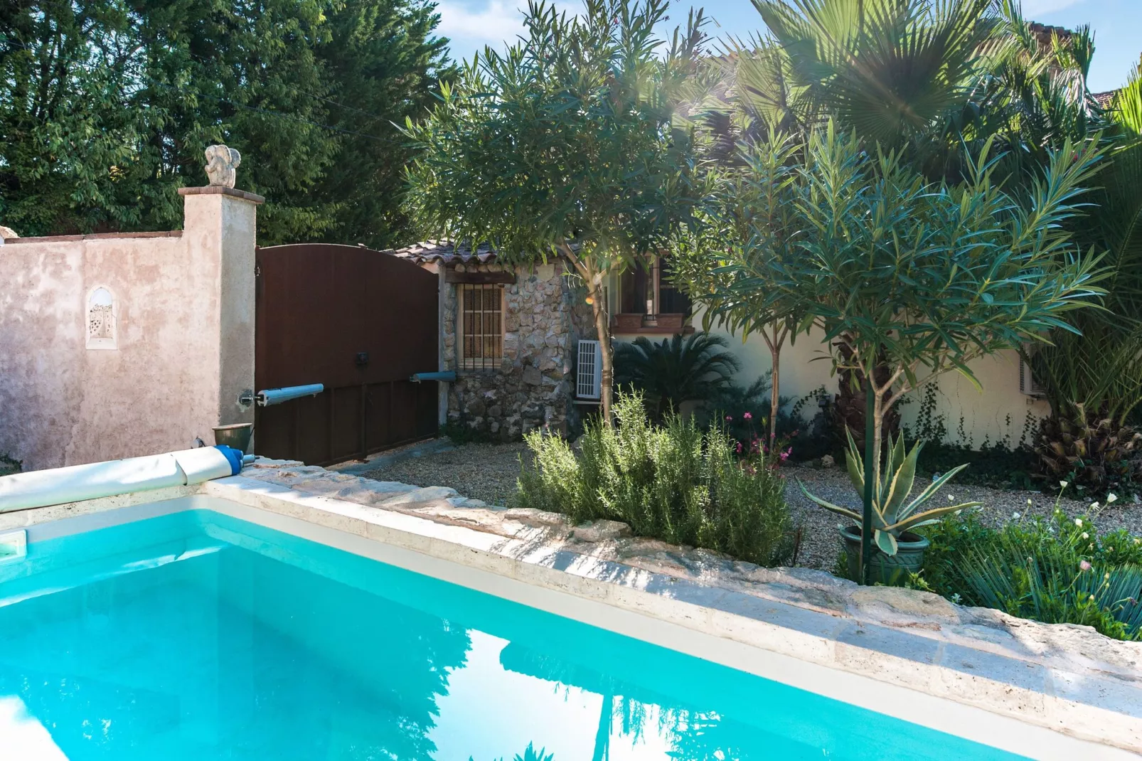 Chapelle de Lorgues-Pool