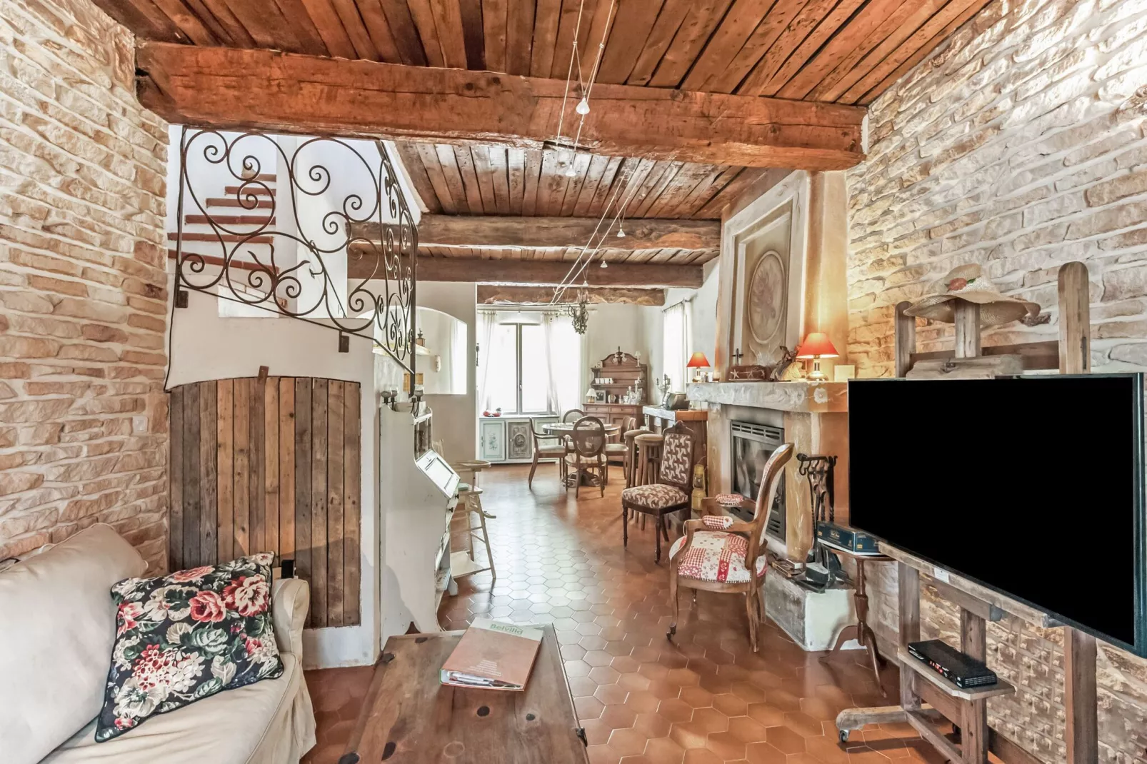 Chapelle de Lorgues-Living room