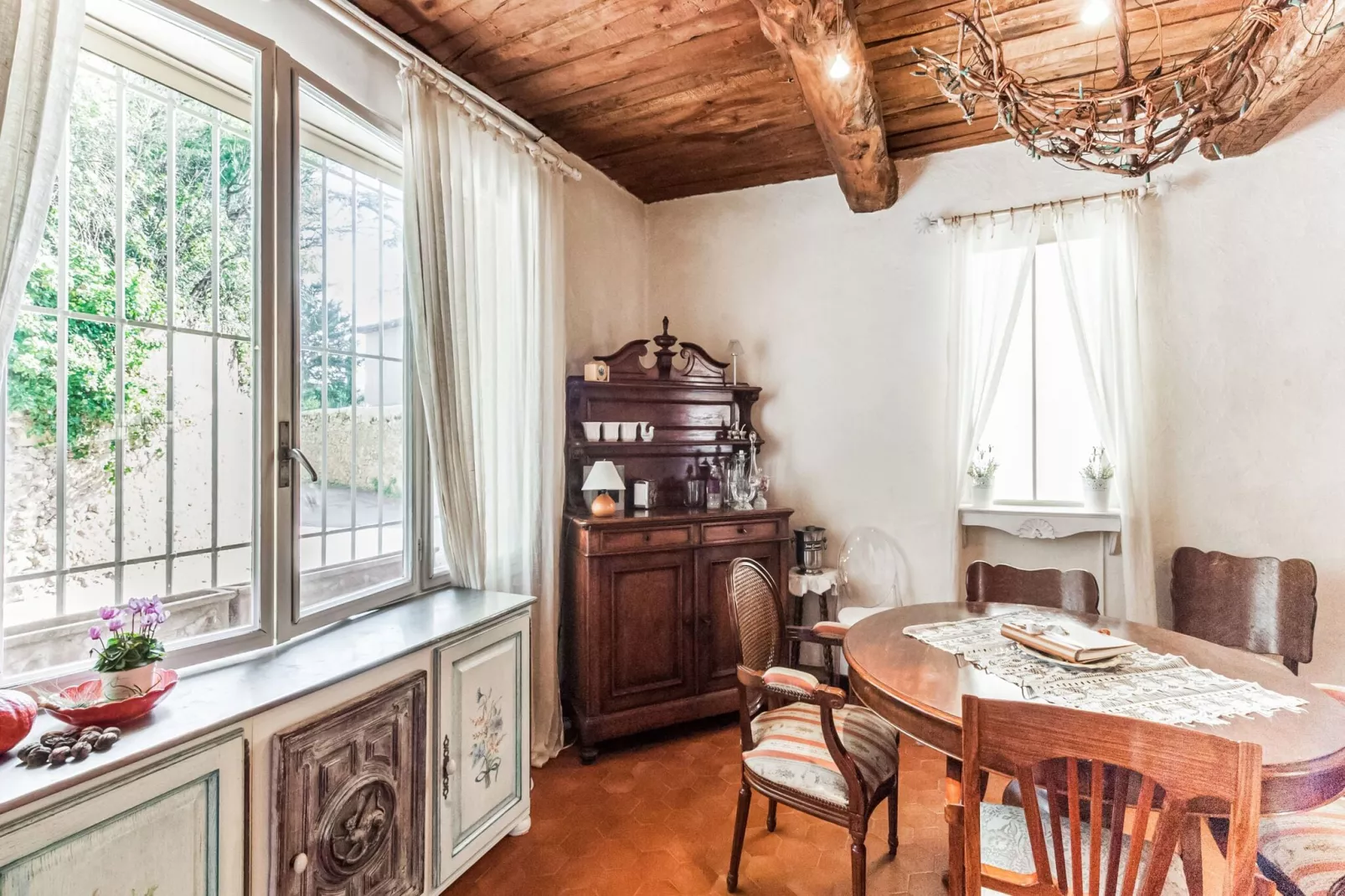 Chapelle de Lorgues-Dining room