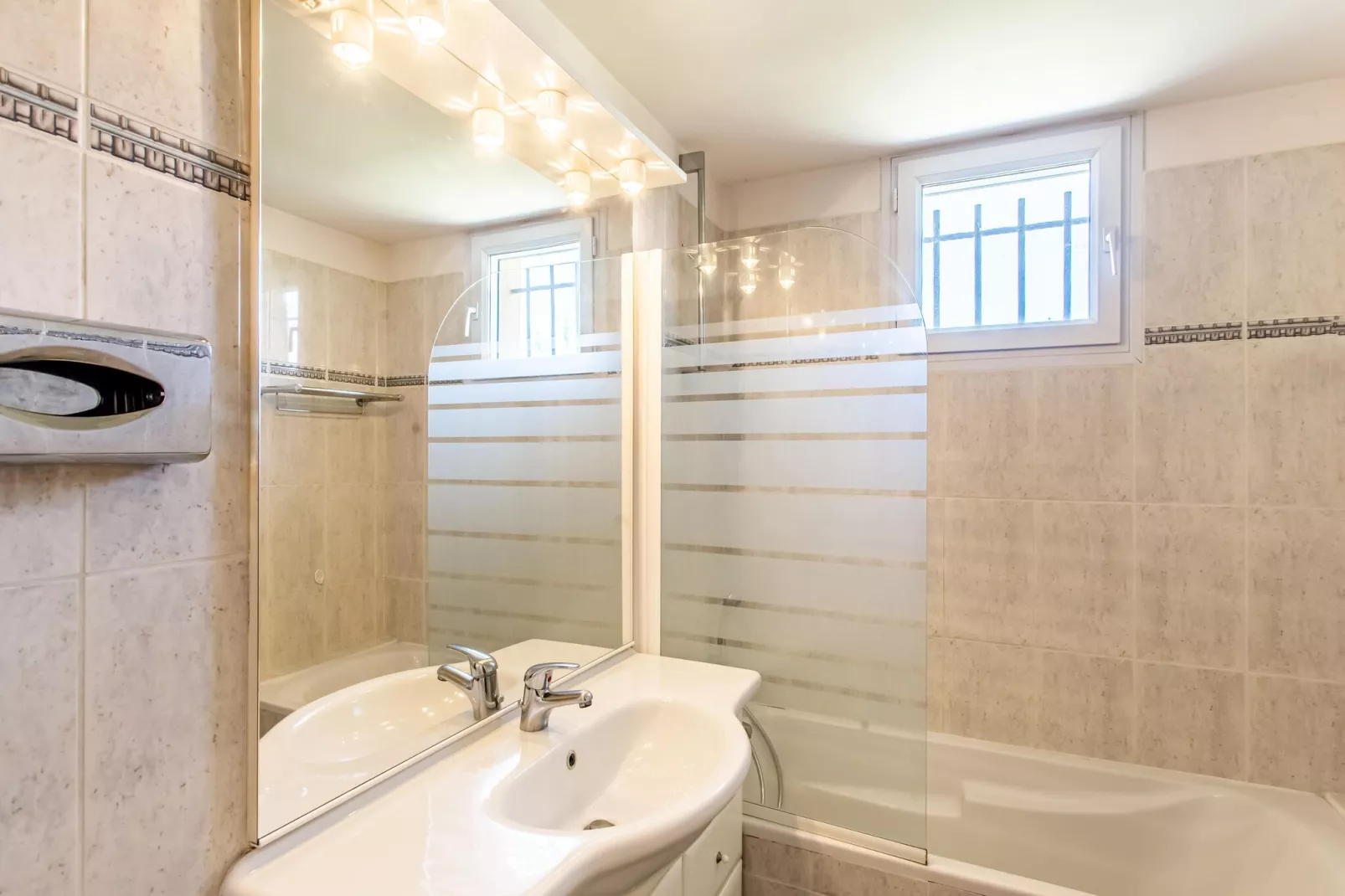 Mazet de Camargue-Bathroom