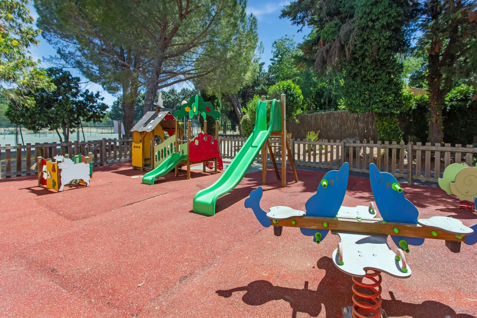 Mazet de Camargue-Park facilities