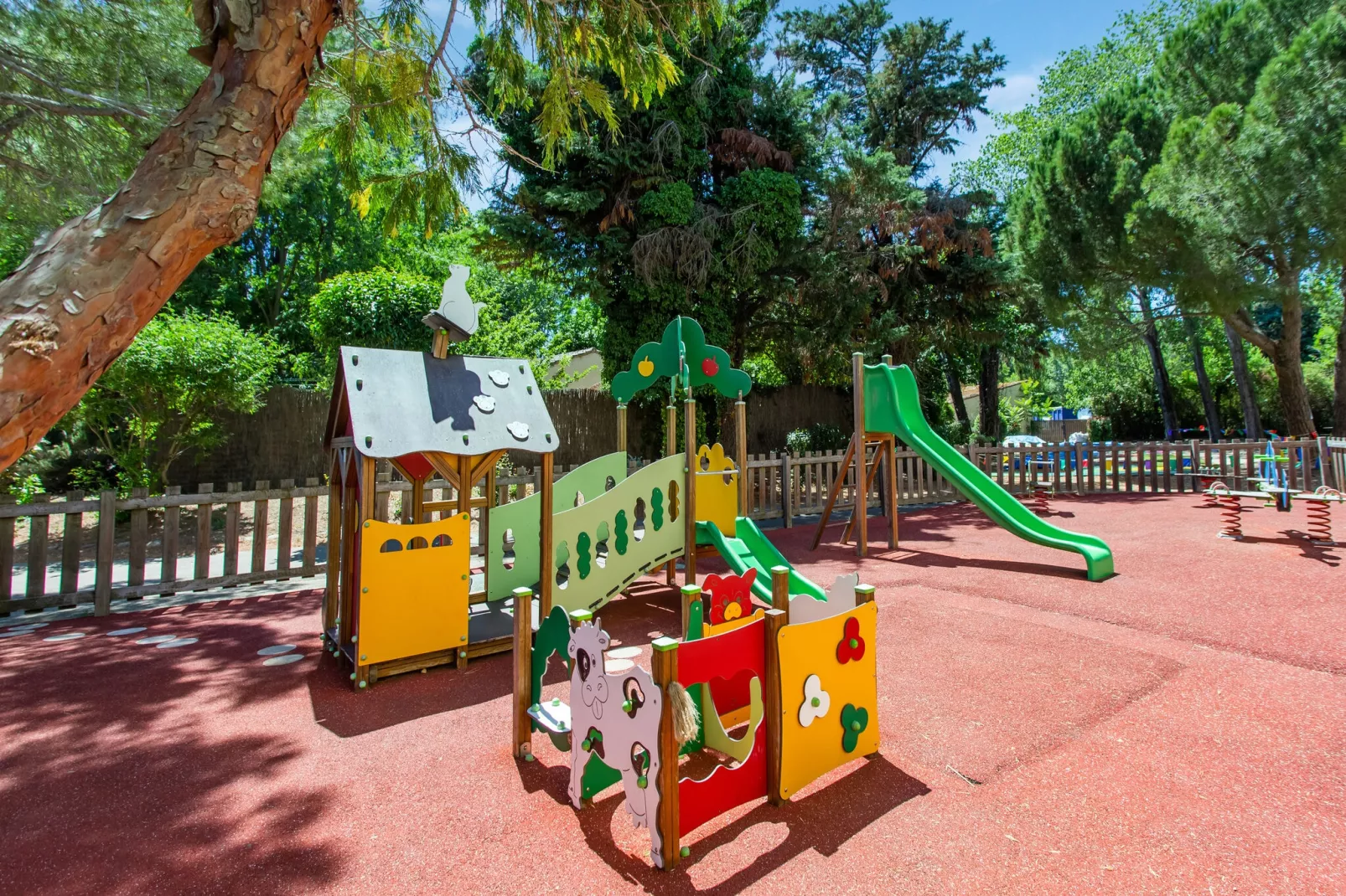 Mazet de Camargue-Park facilities