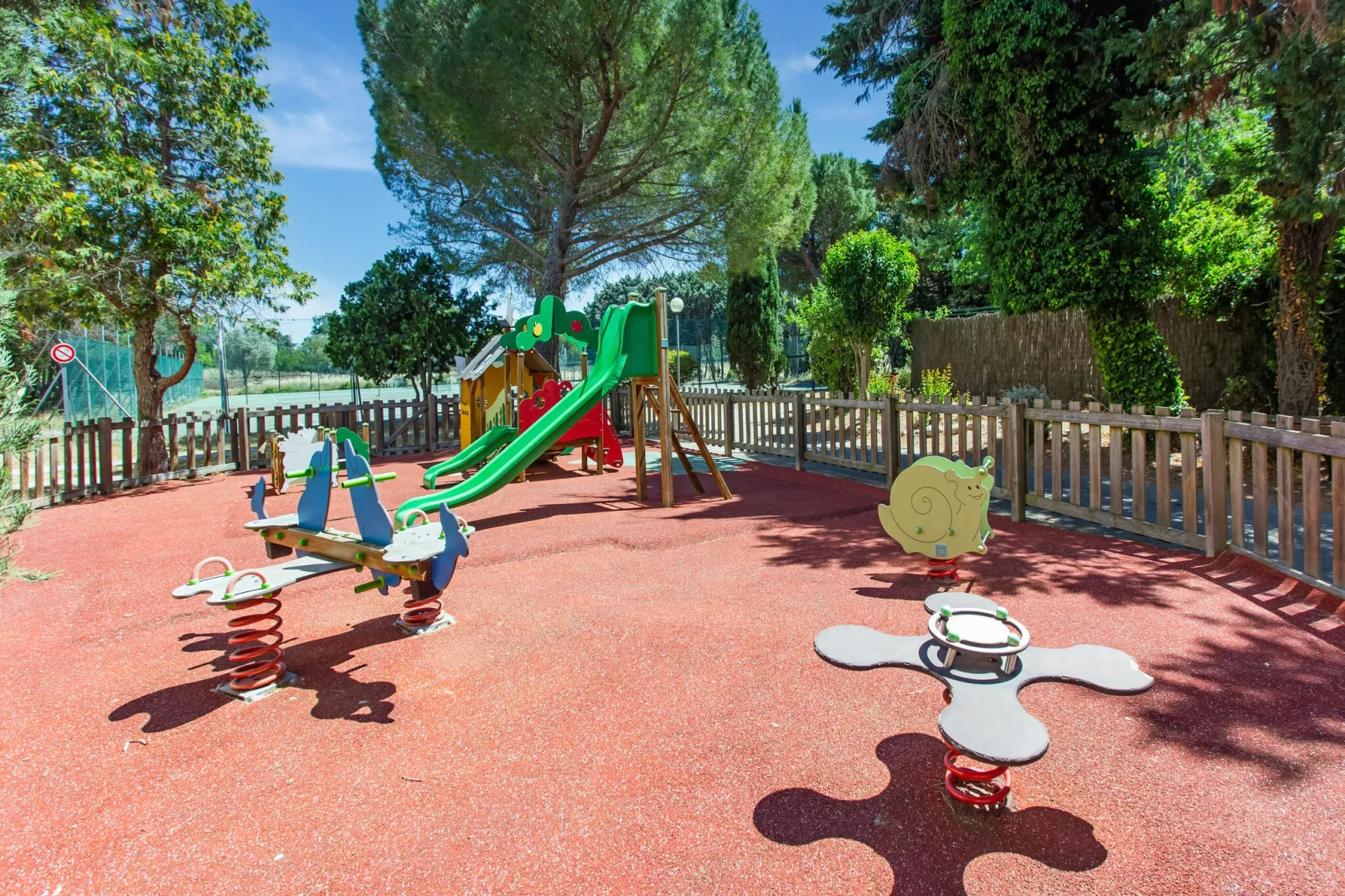 Mazet de Camargue-Park facilities