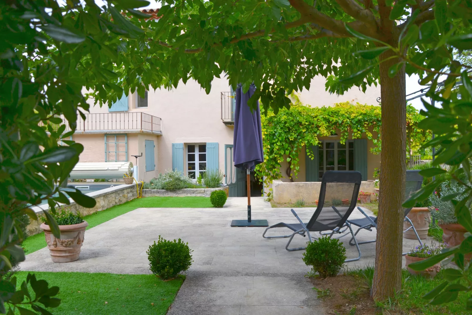Maison Coste-Gardens summer