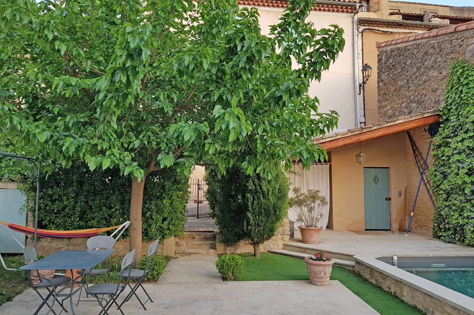 Maison Coste-Gardens summer