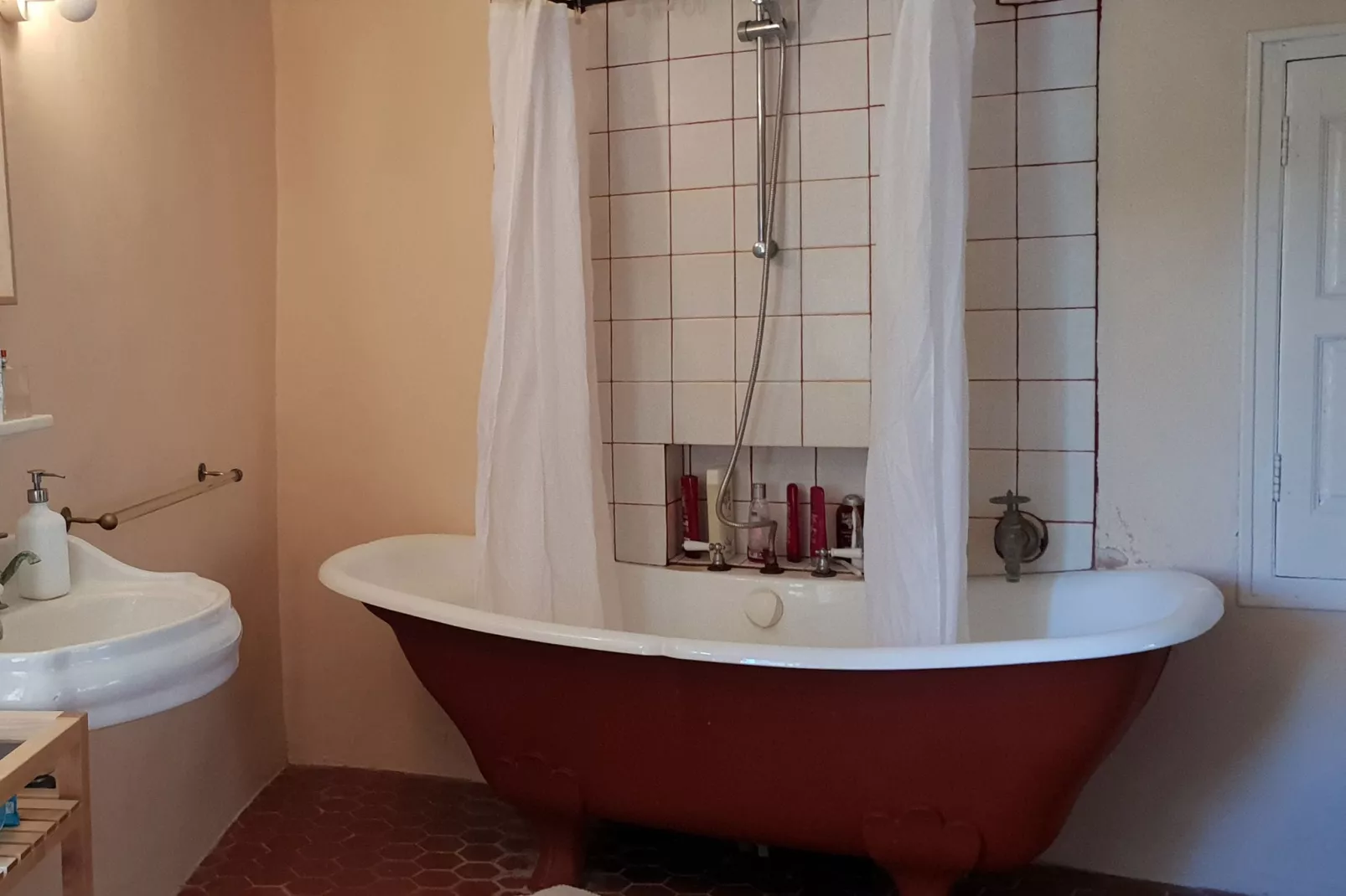 Vieille route de Grasse-Bathroom