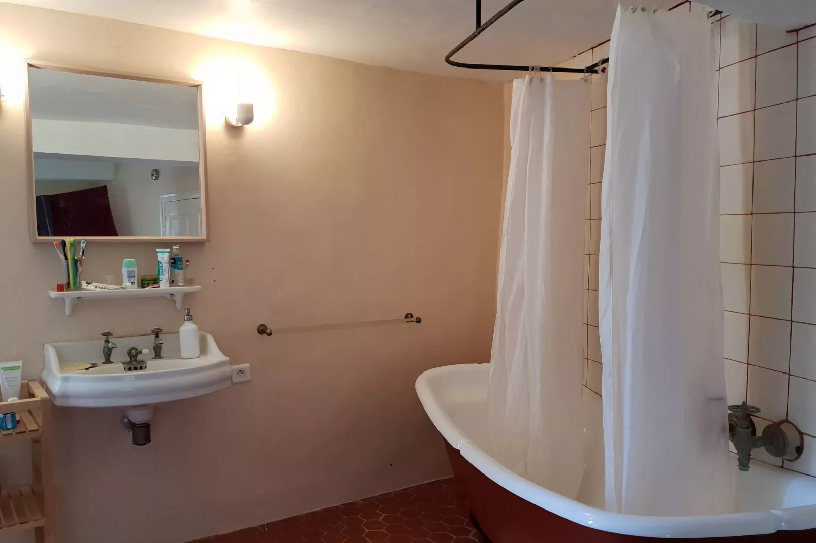 Vieille route de Grasse-Bathroom