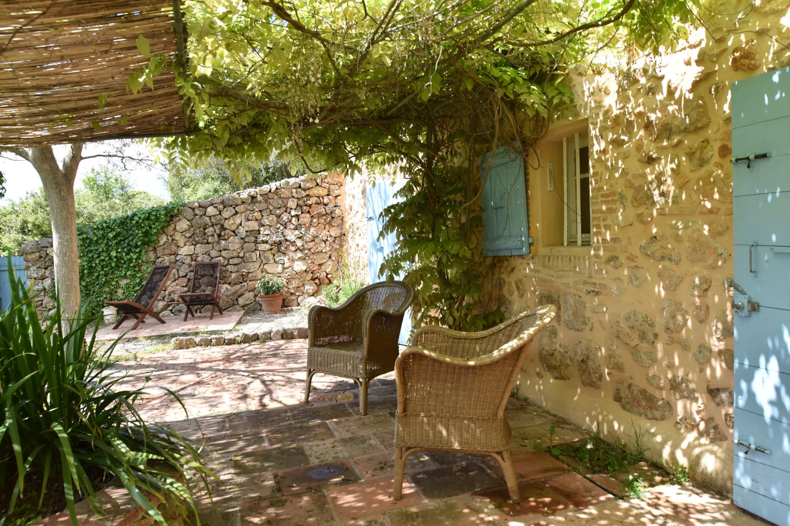 Vieille route de Grasse-Terrace balcony