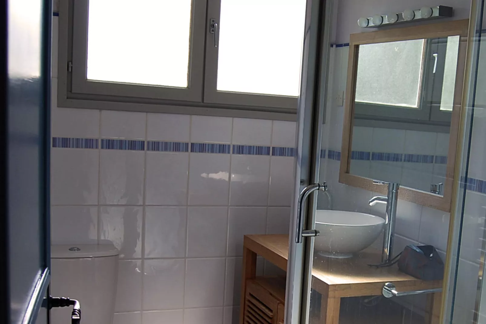 Au bord de L'Orb-Bathroom