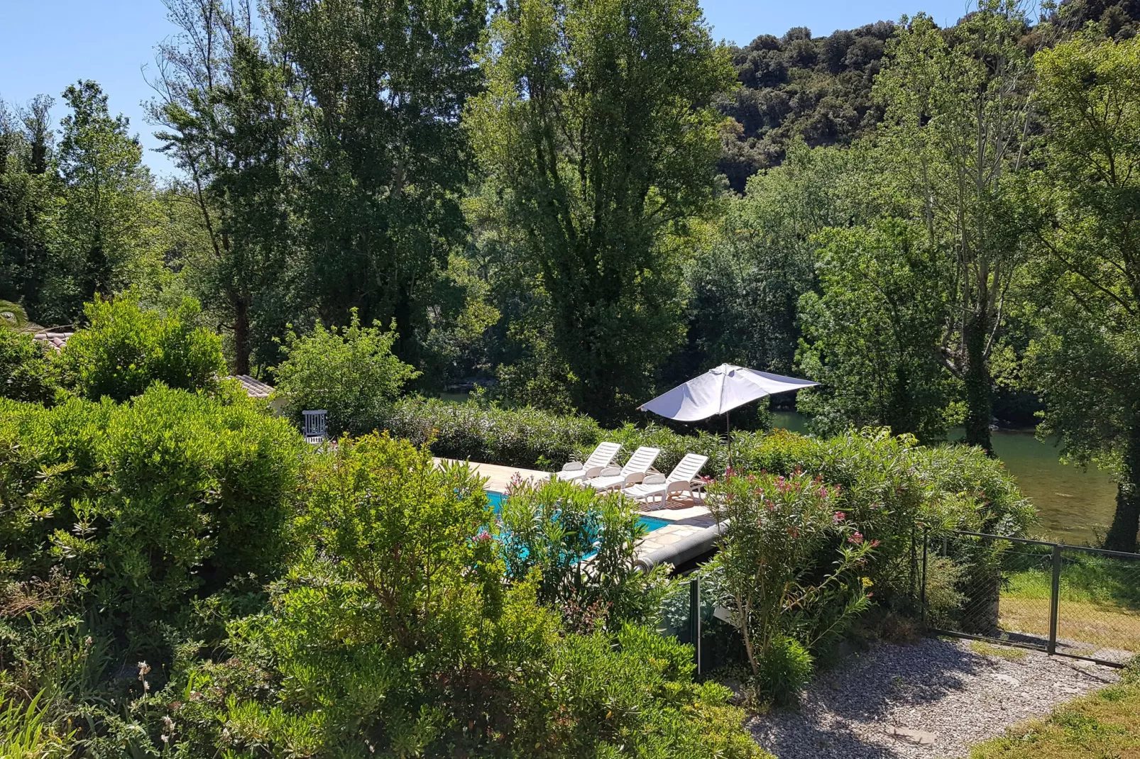 Au bord de L'Orb-View summer