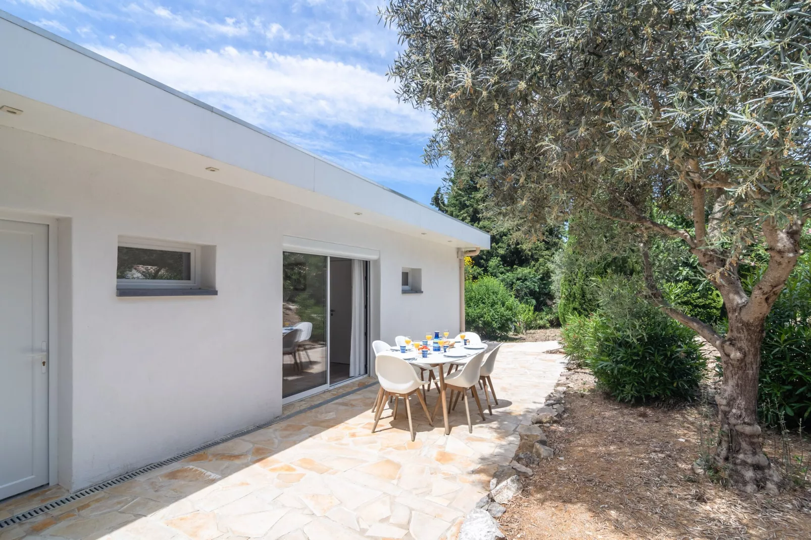 Aux Arbres Verts-Exterior summer
