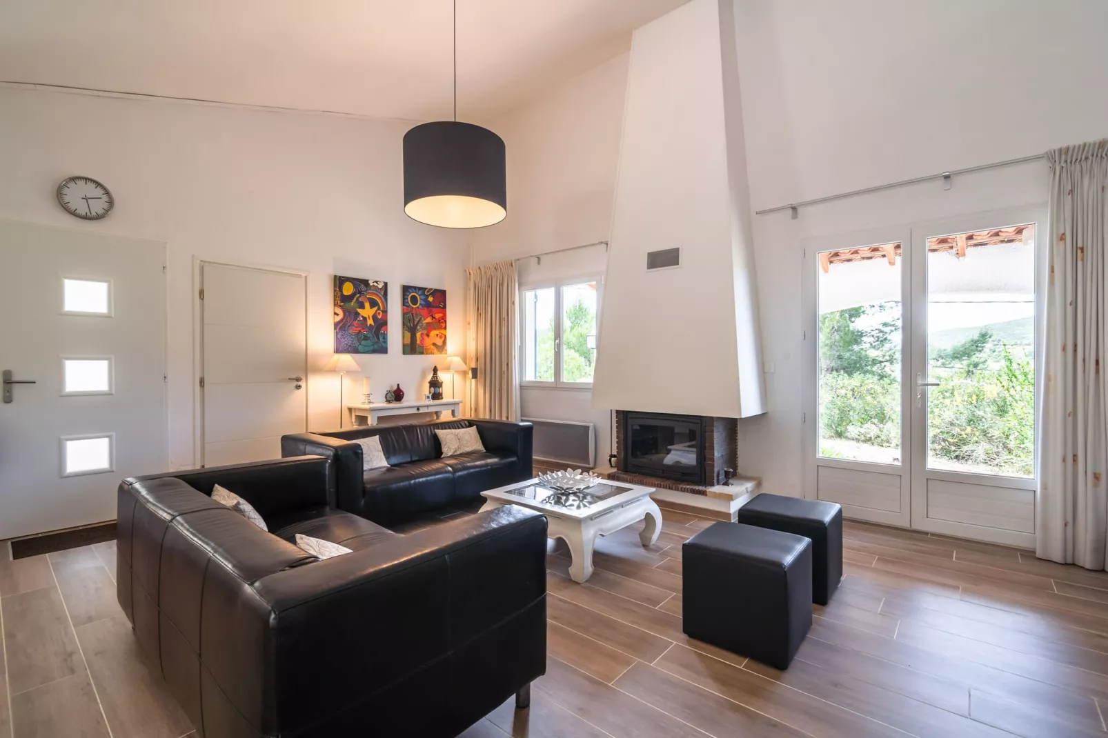 Aux Arbres Verts-Living room