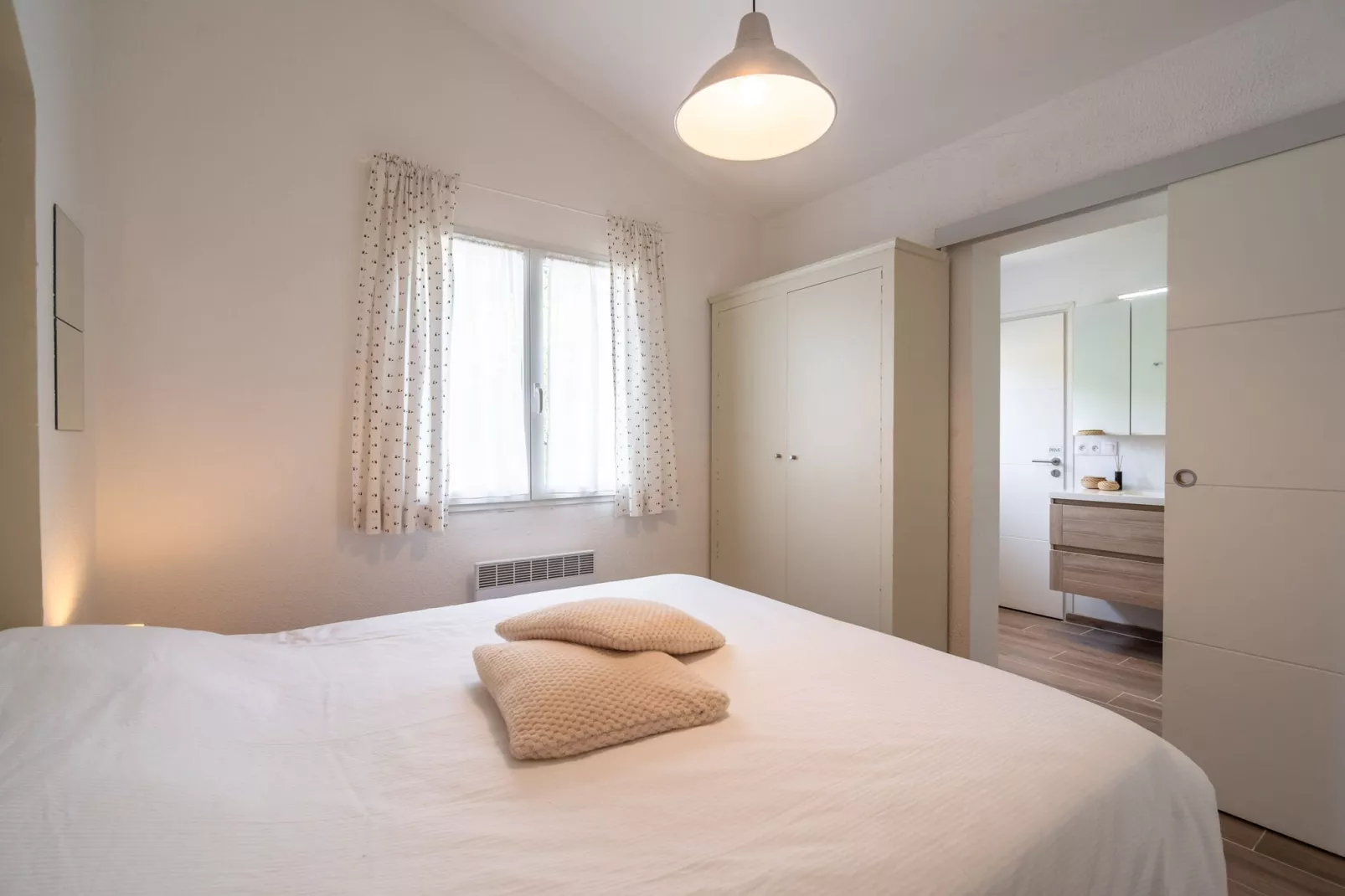 Aux Arbres Verts-Bedroom
