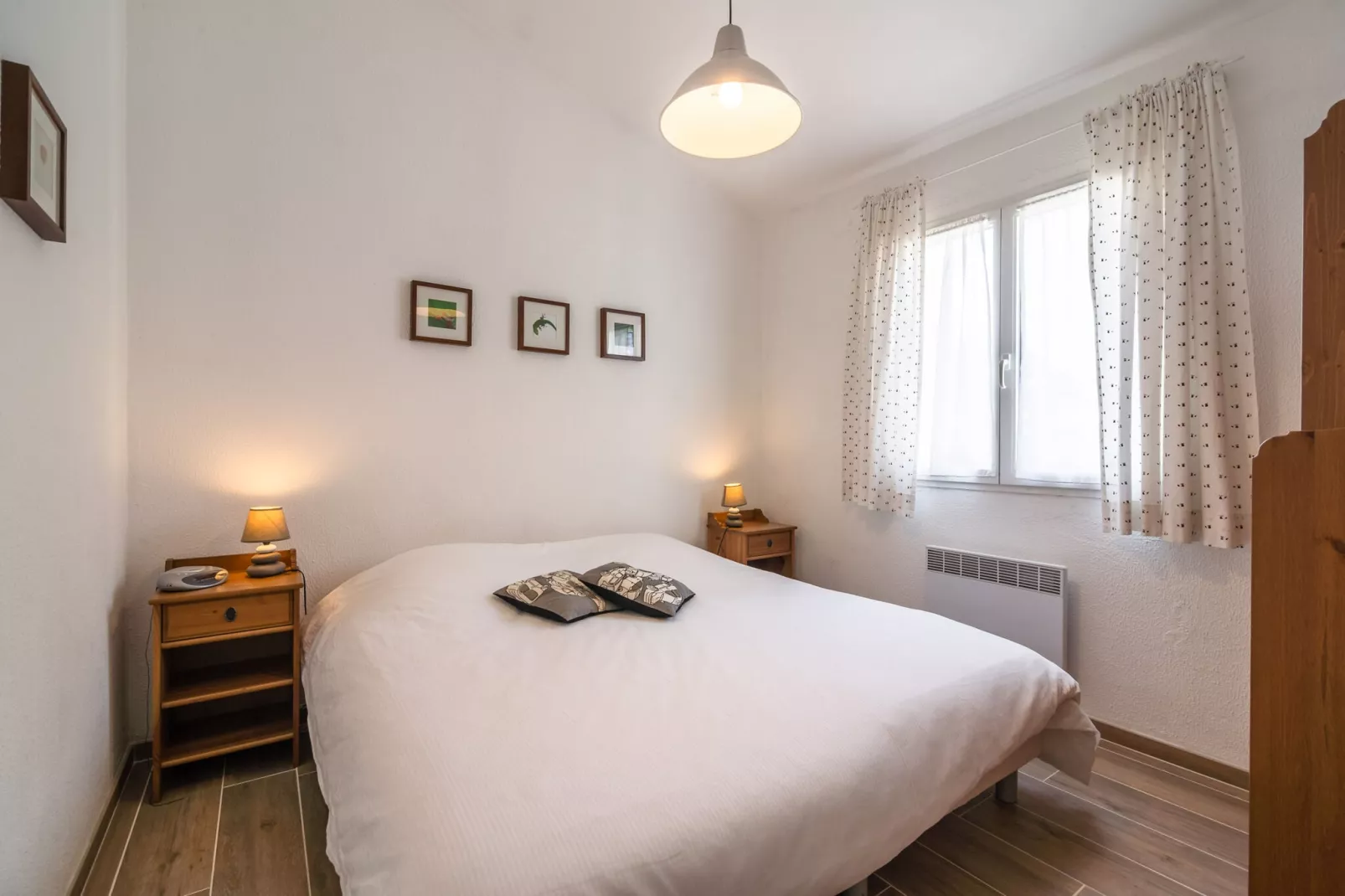 Aux Arbres Verts-Bedroom