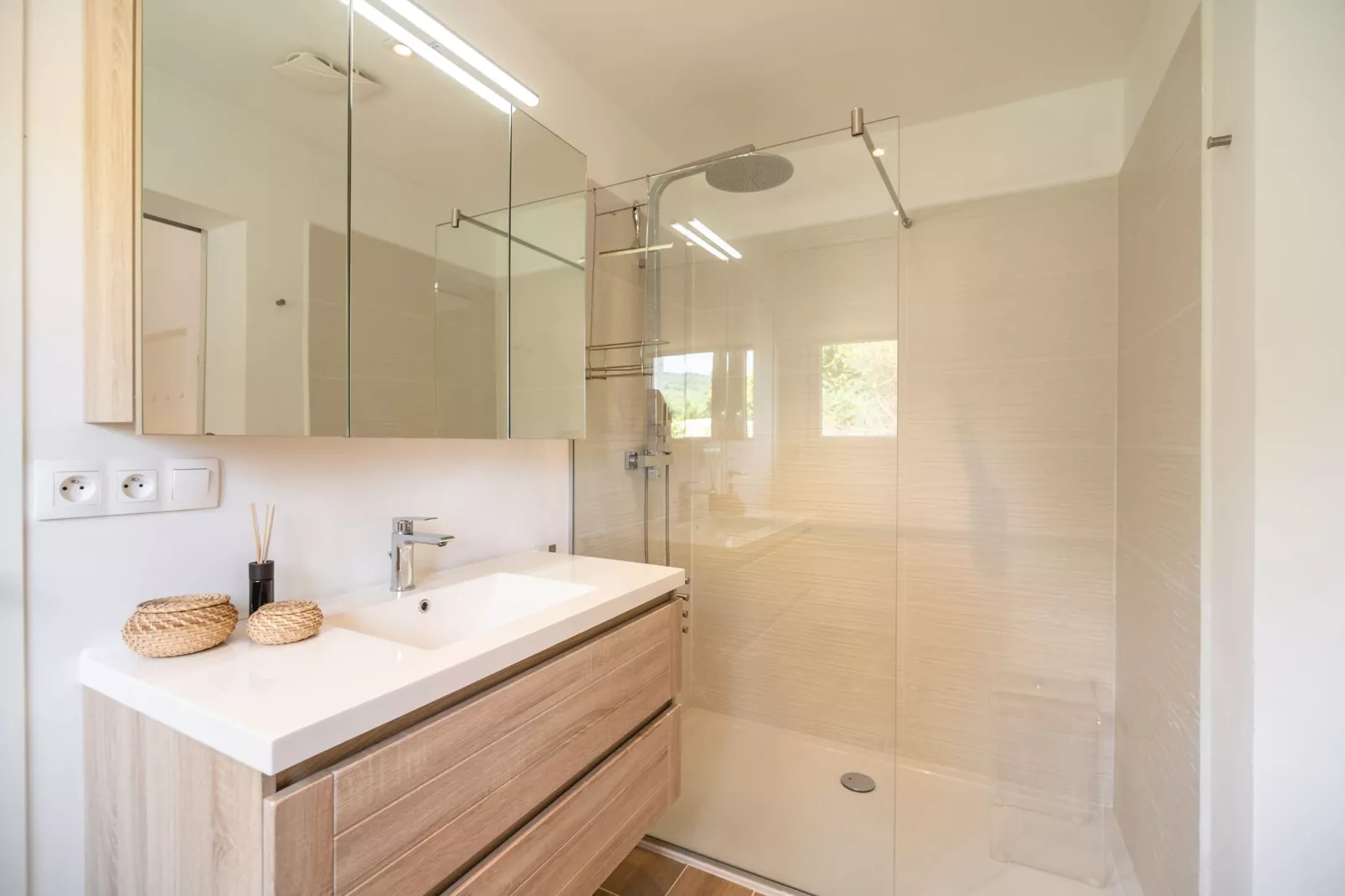 Aux Arbres Verts-Bathroom