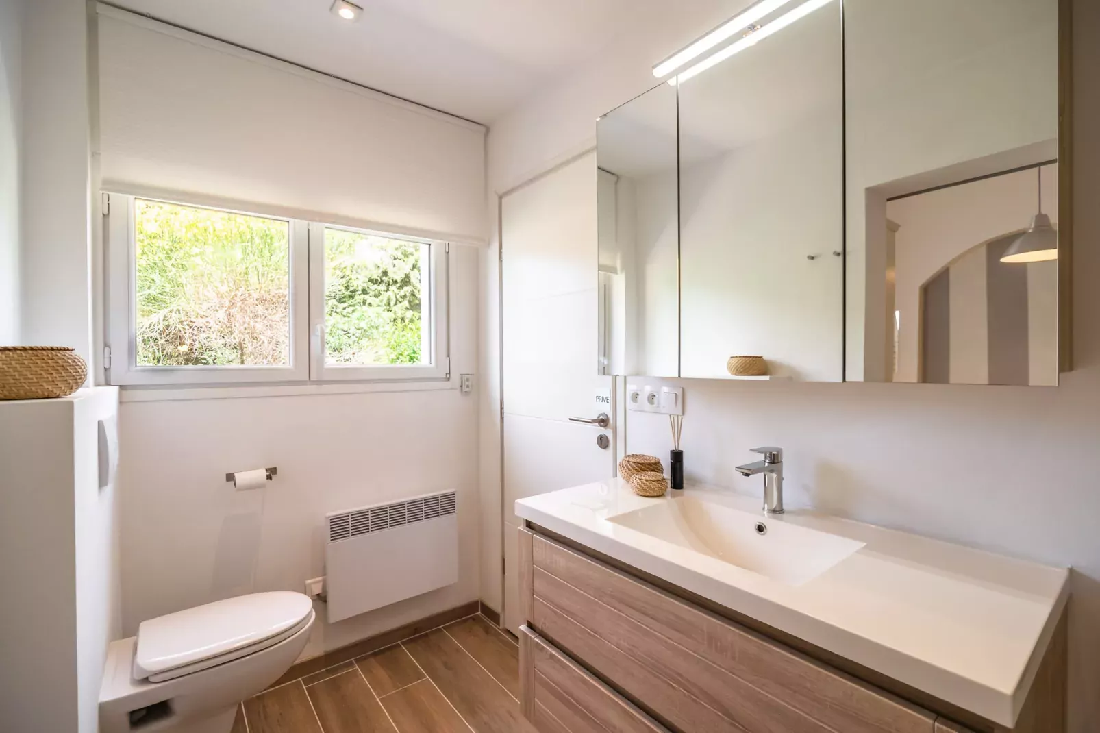 Aux Arbres Verts-Bathroom