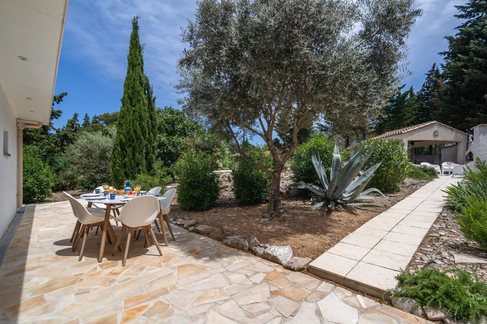 Aux Arbres Verts-Gardens summer