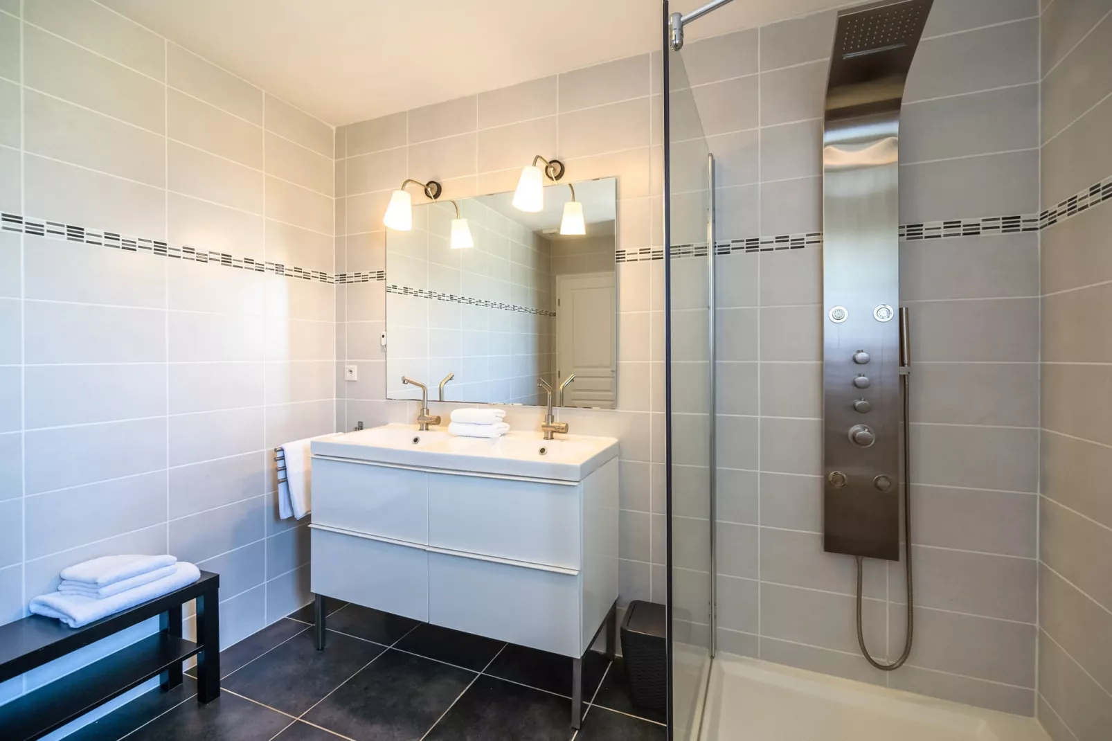 Villa Beau Coupe-Bathroom