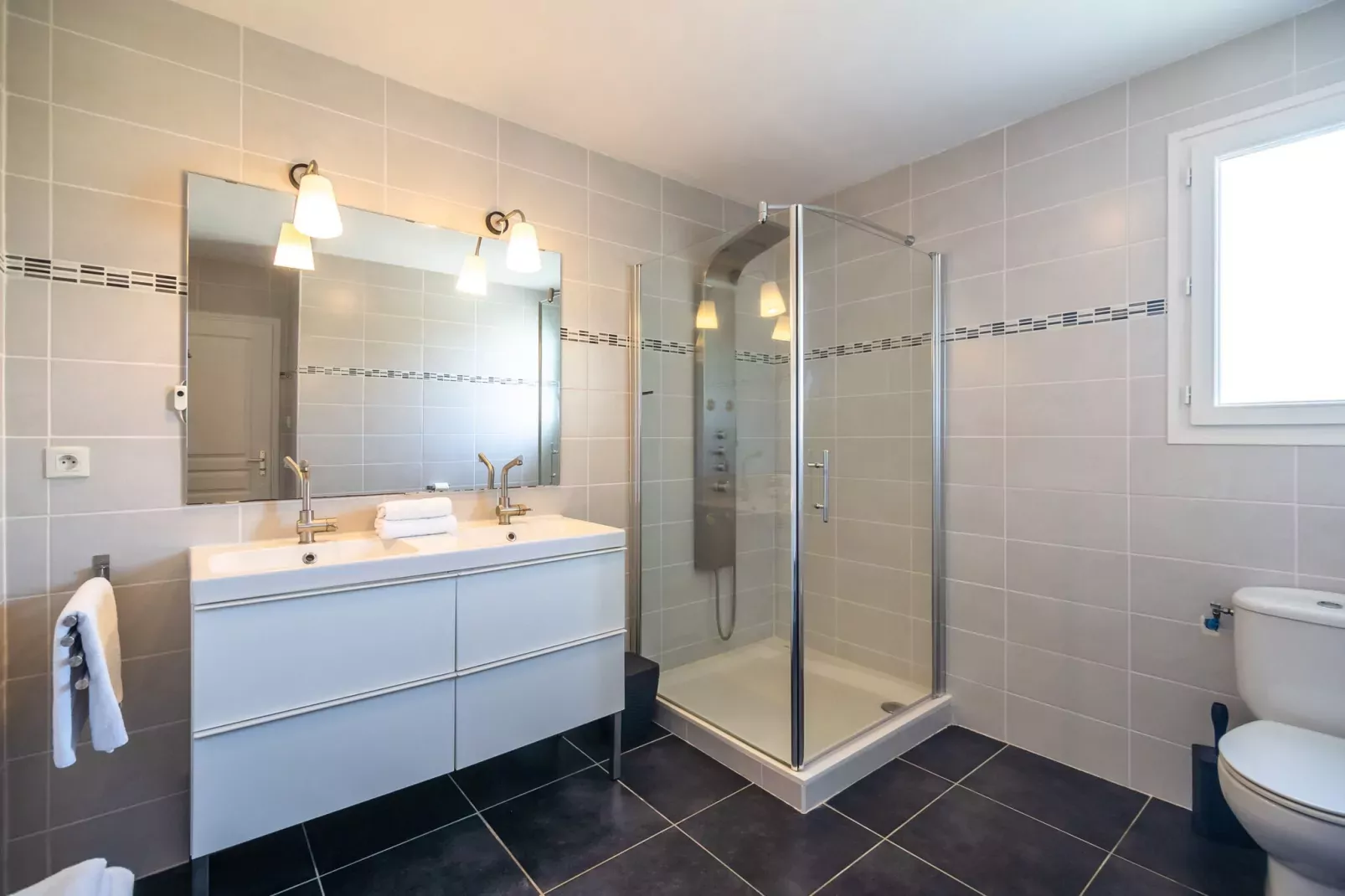 Villa Beau Coupe-Bathroom