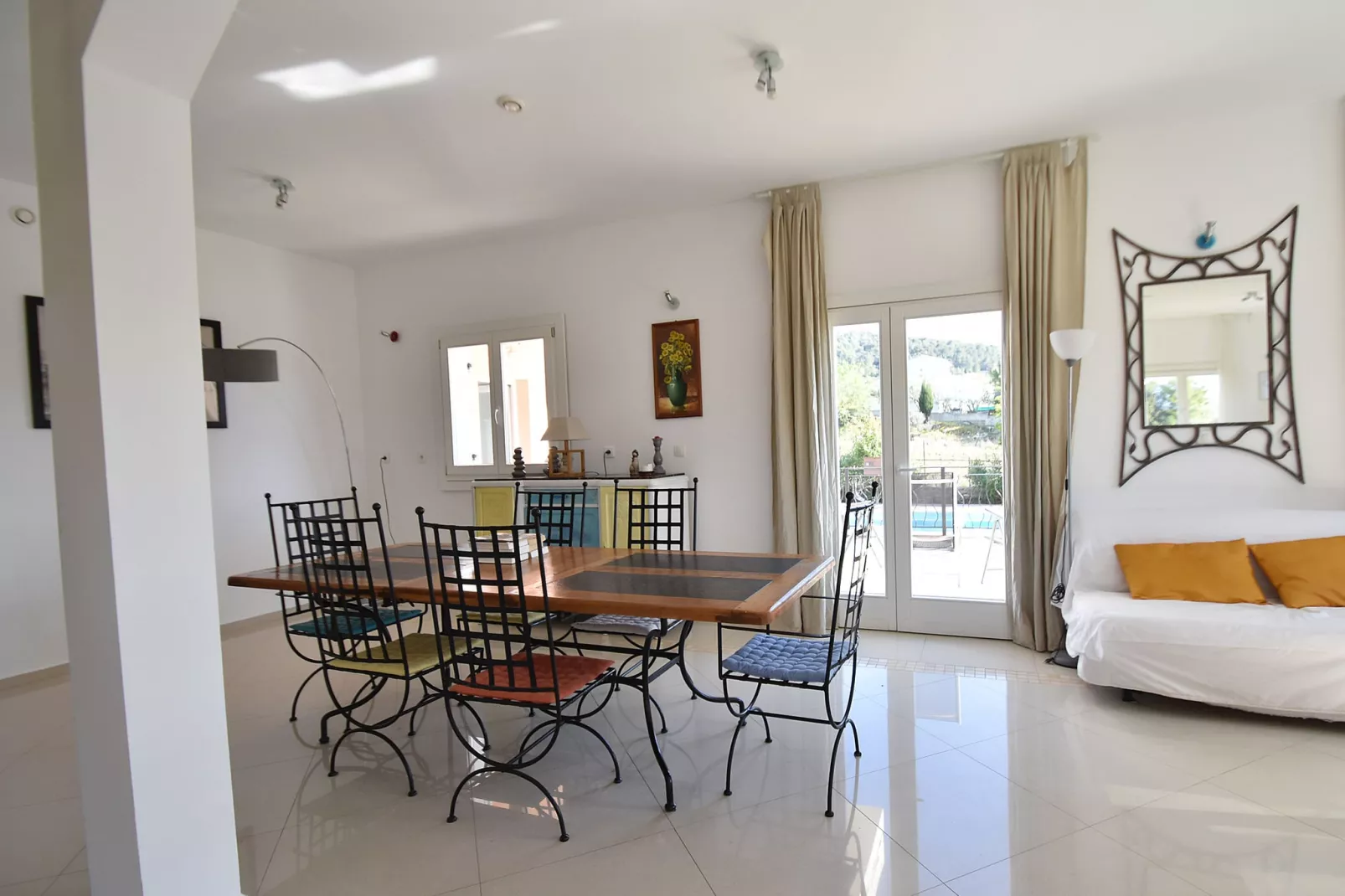 Clos des Oliviers-Dining room