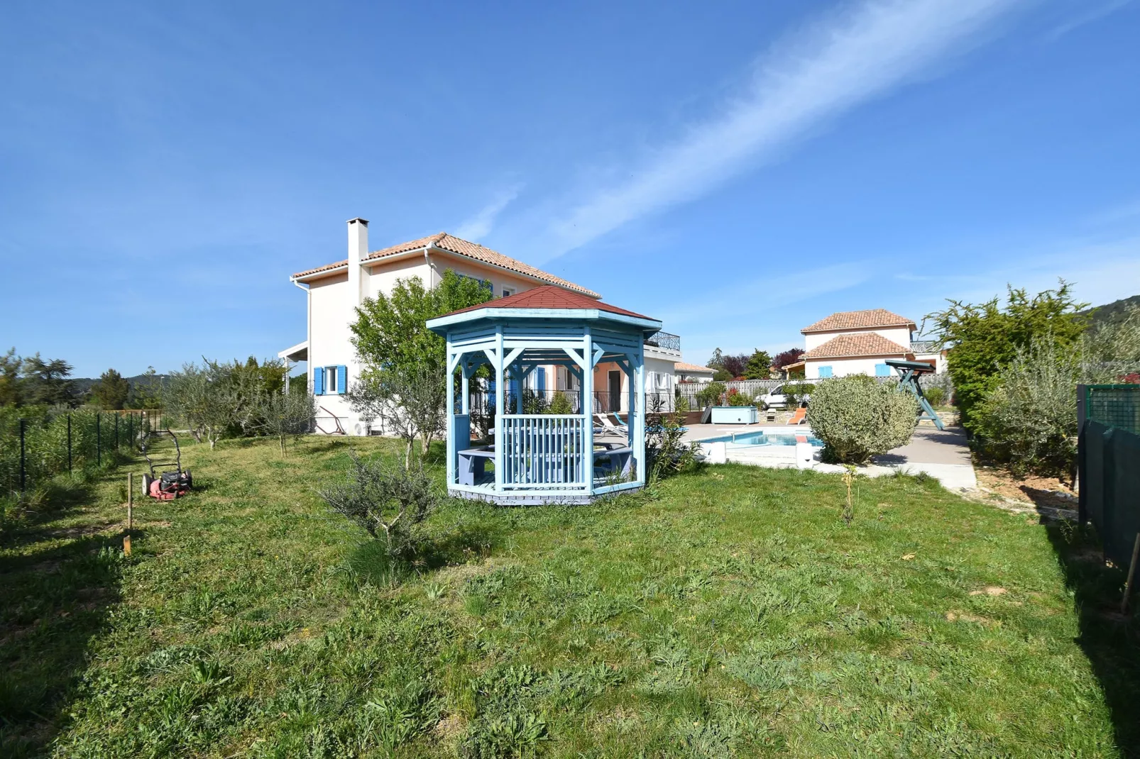Clos des Oliviers-Gardens summer