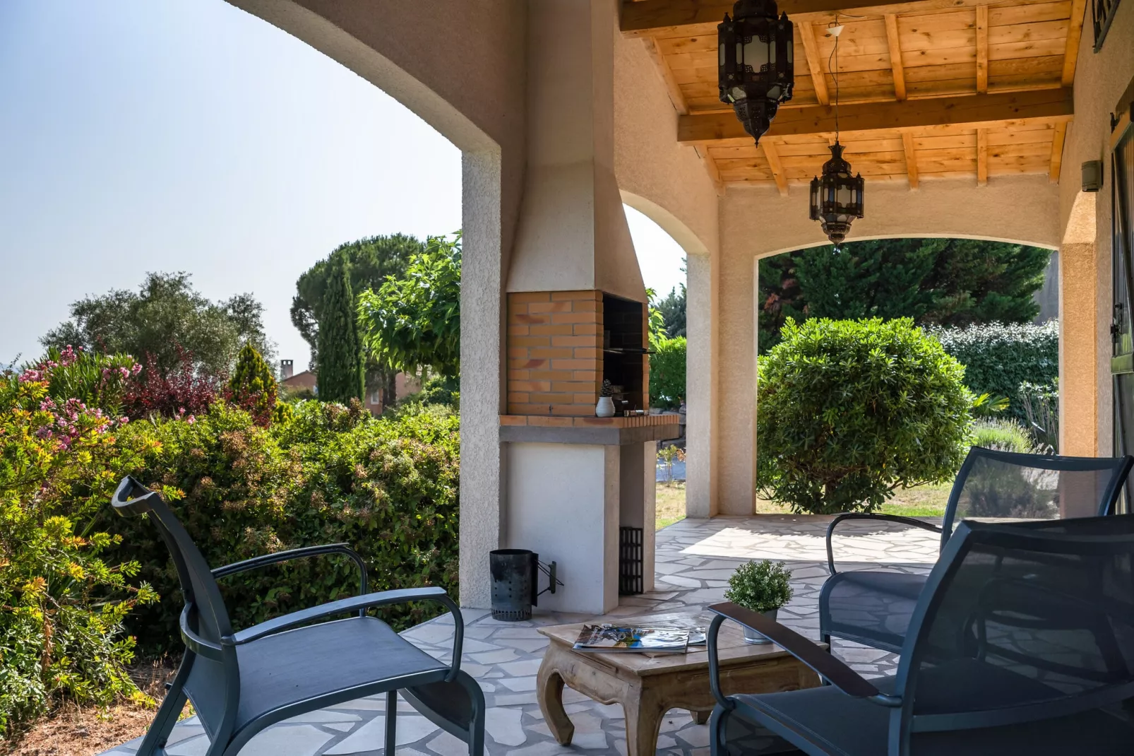 Villa Les Veinards-Terrace balcony