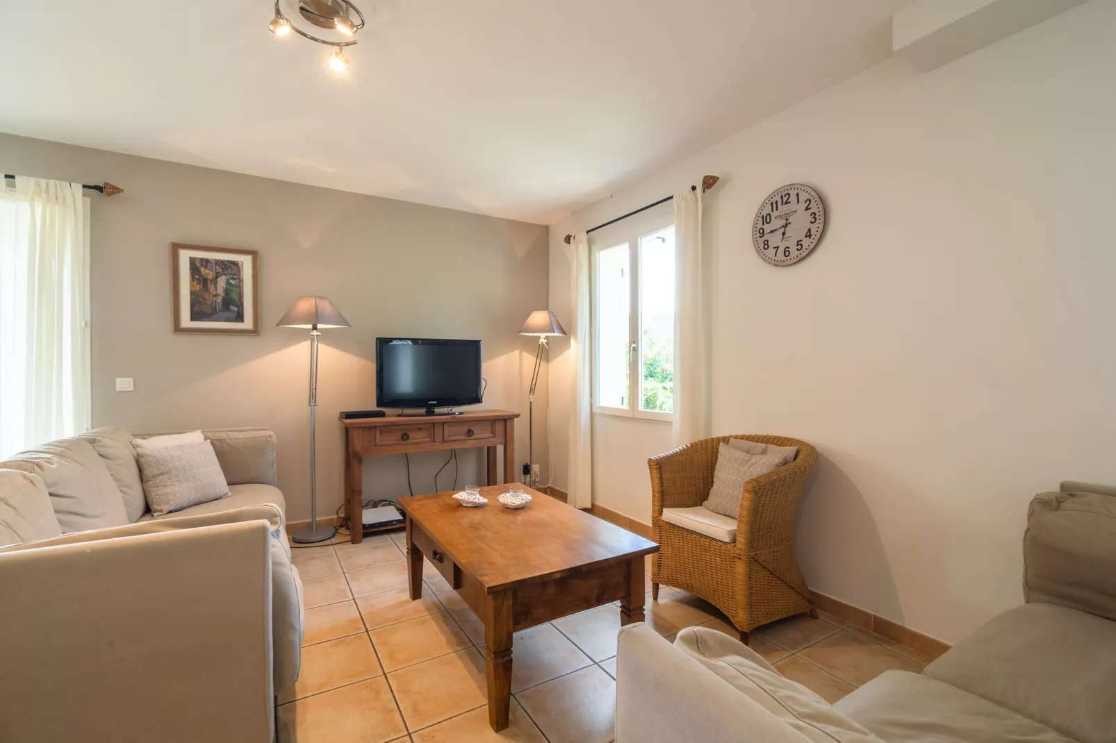 Mardille-Living room