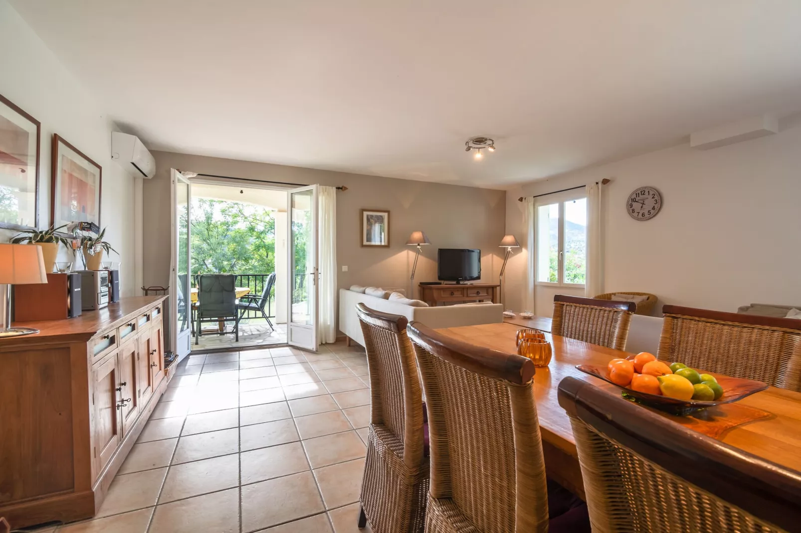 Mardille-Dining room