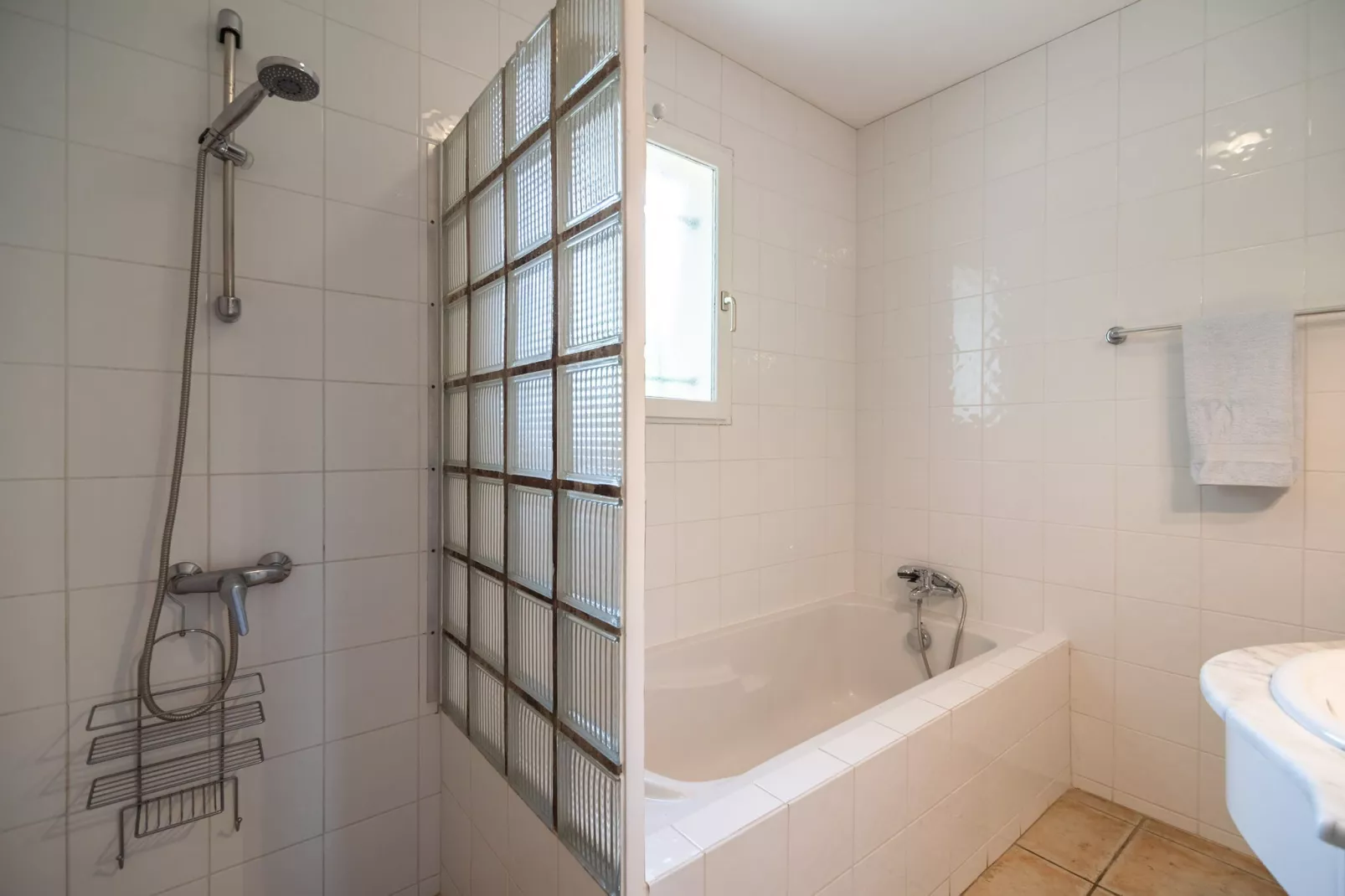 Mardille-Bathroom