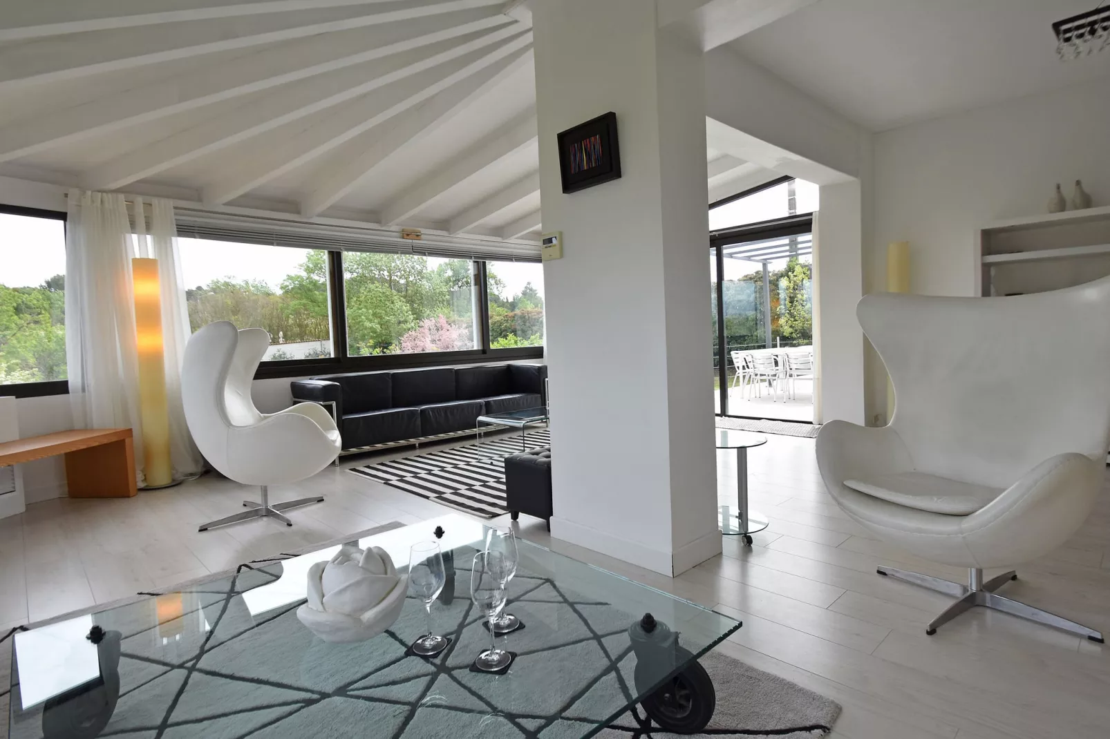 Villa On the Rocks-Living room