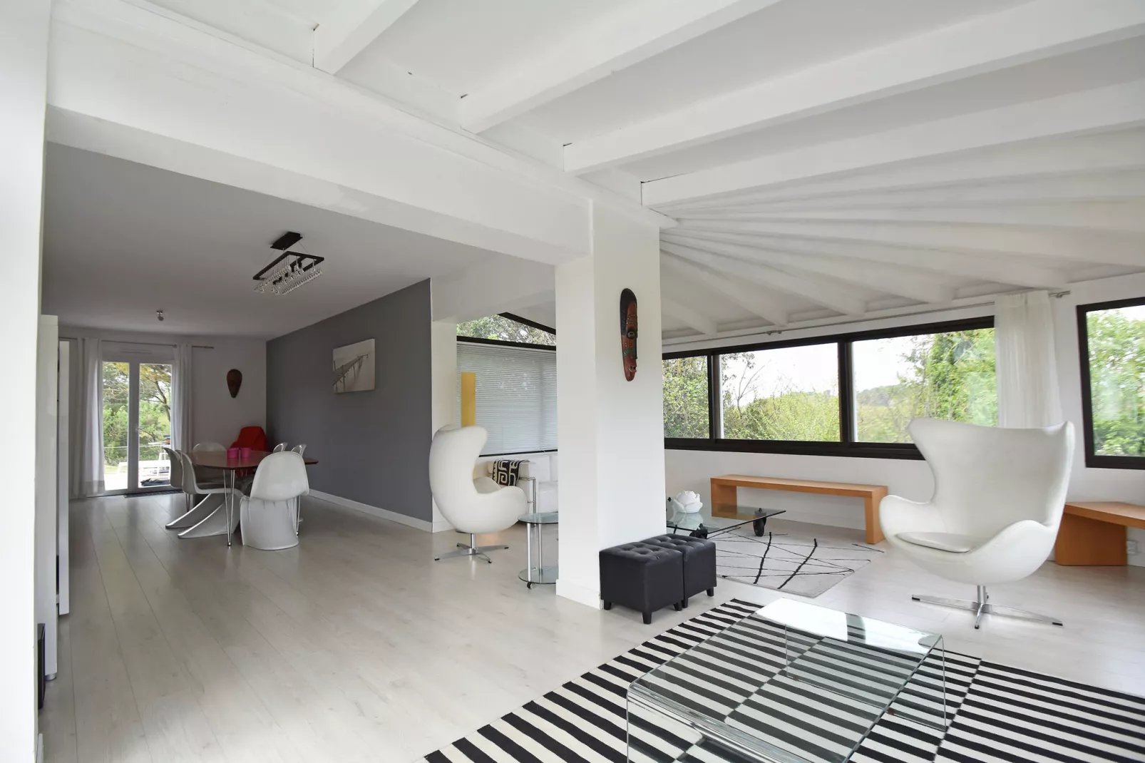 Villa On the Rocks-Living room