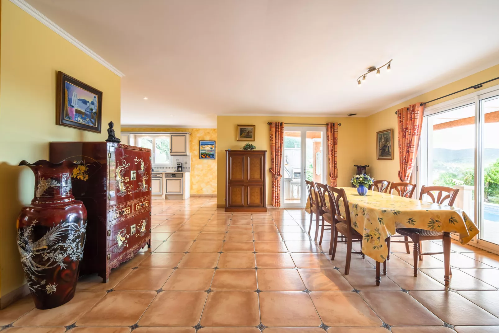 Hélios-Dining room