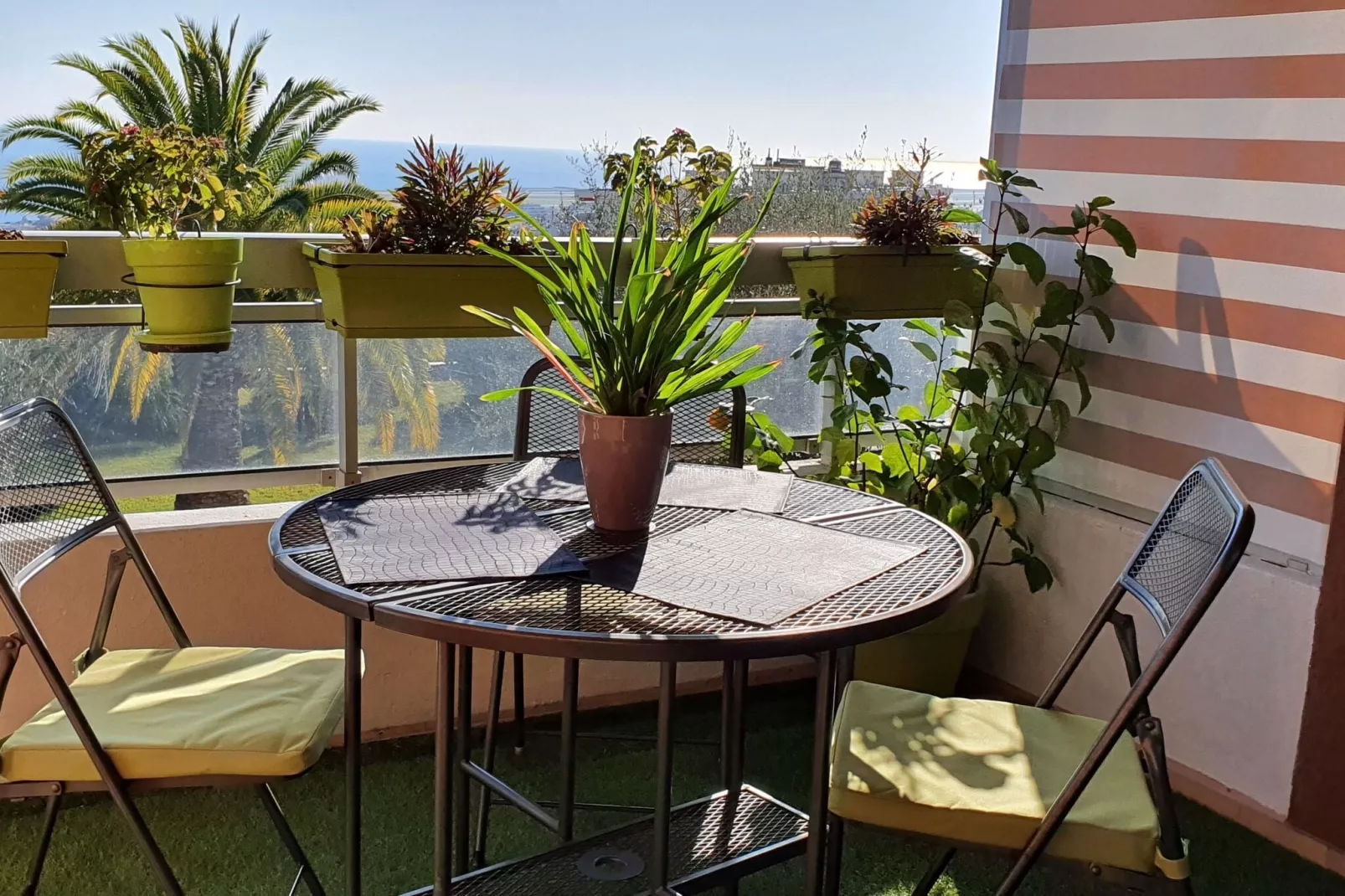 Appartement standing avec terrasse et vue mer à Nice-Terrassenbalkon