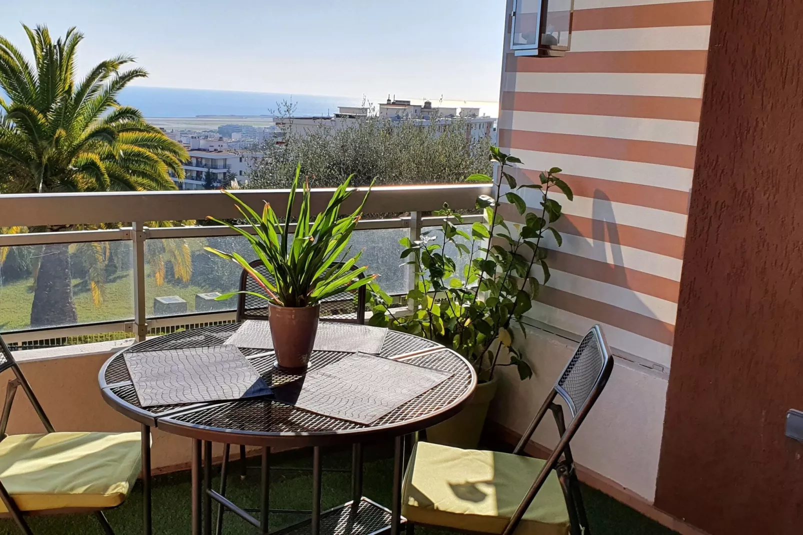 Appartement standing avec terrasse et vue mer à Nice-Terrassenbalkon