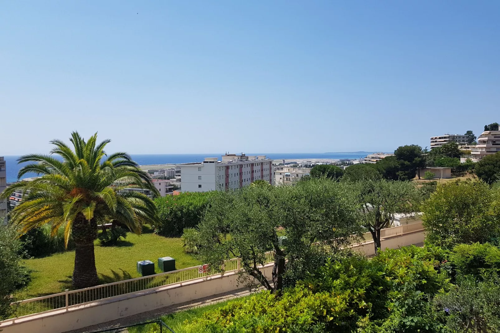 Appartement standing avec terrasse et vue mer à Nice-Aussicht Sommer