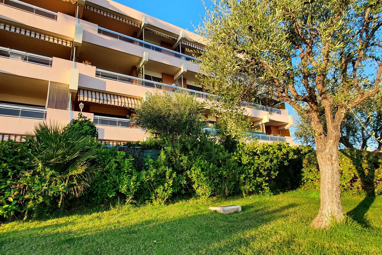 Appartement standing avec terrasse et vue mer à Nice-Aussicht Sommer