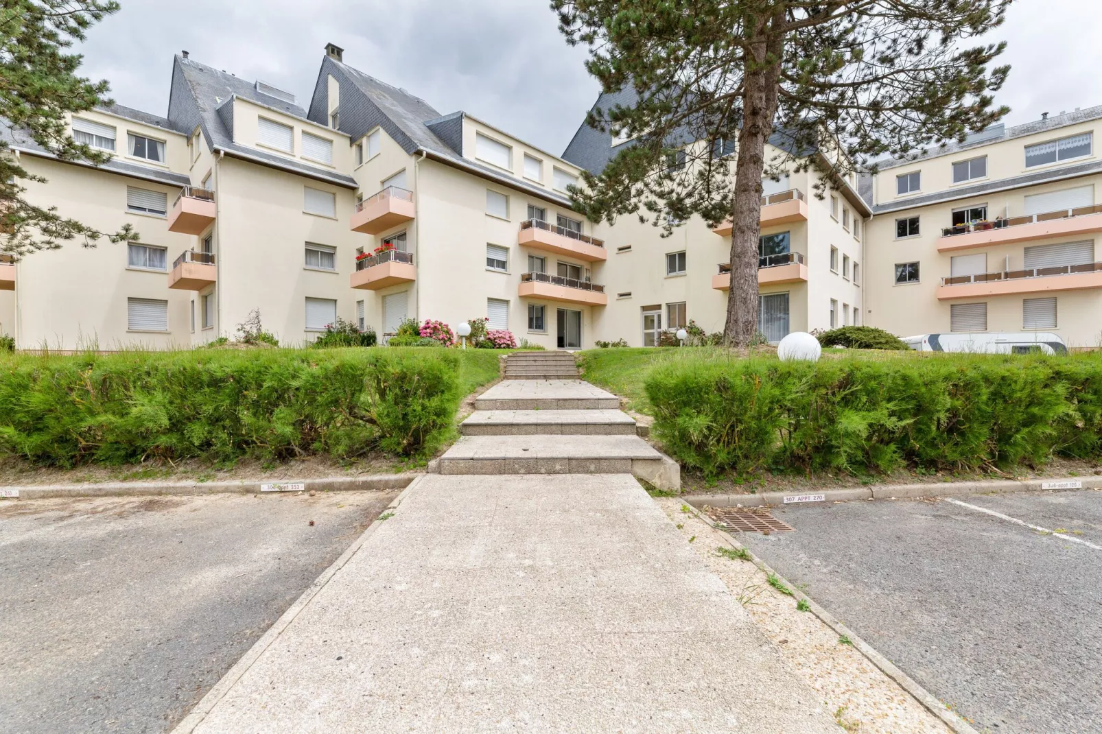 Residence du Port de Joncal-Außenbereich Sommer