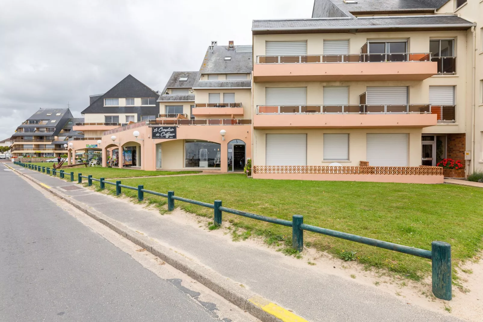 Residence du Port de Joncal-Außenbereich Sommer