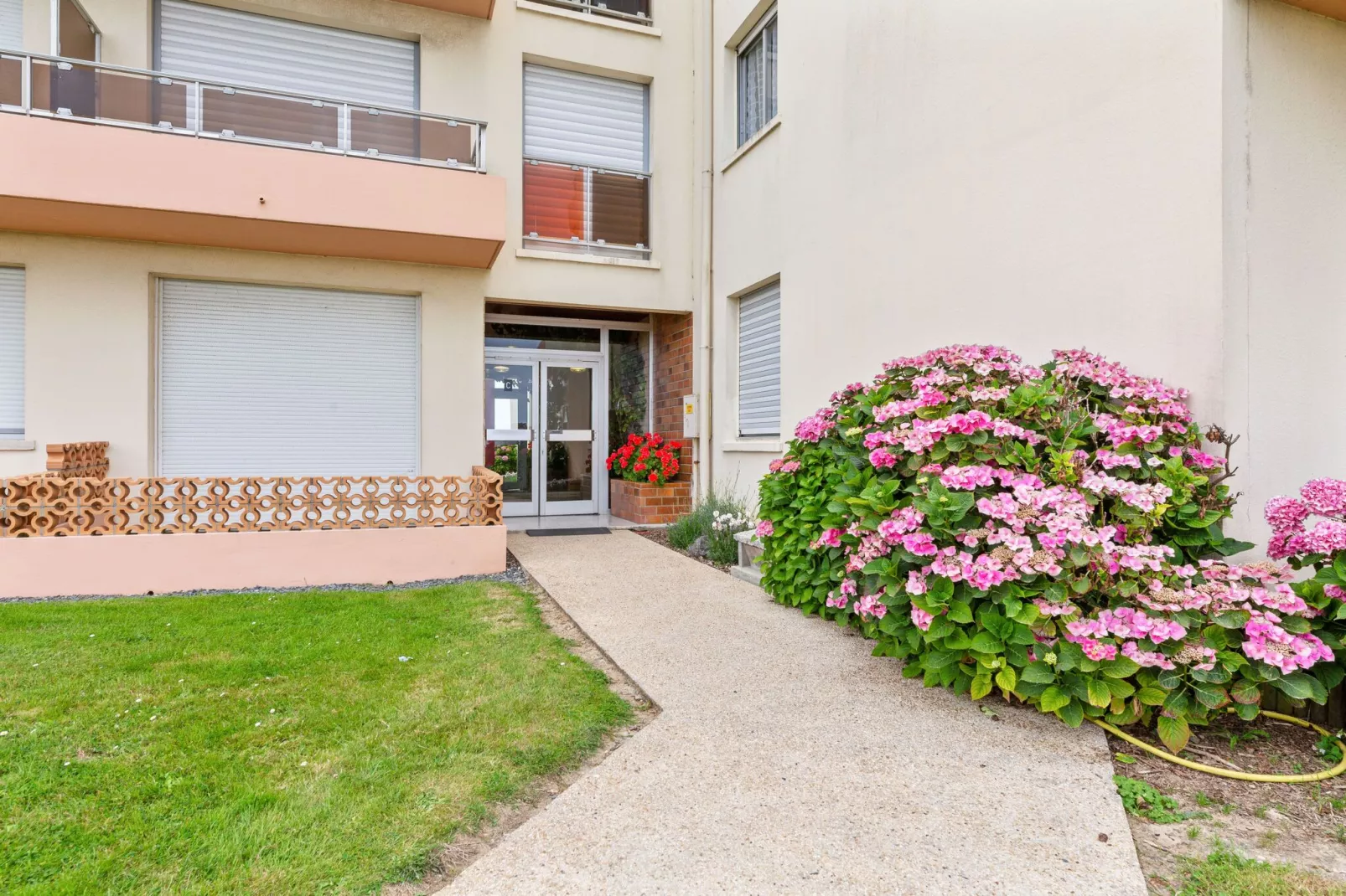 Residence du Port de Joncal-Gärten Sommer