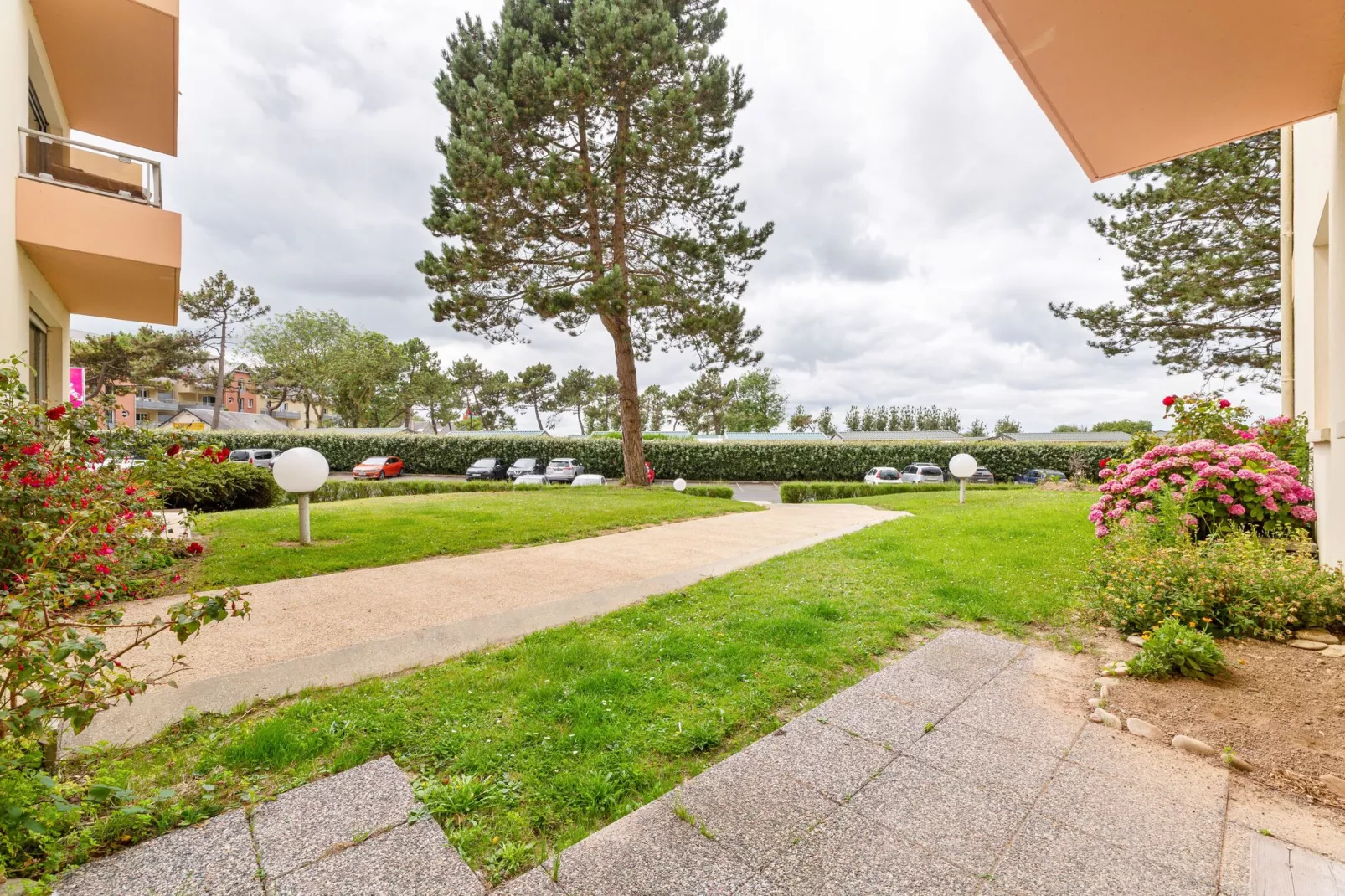 Residence du Port de Joncal-Gärten Sommer