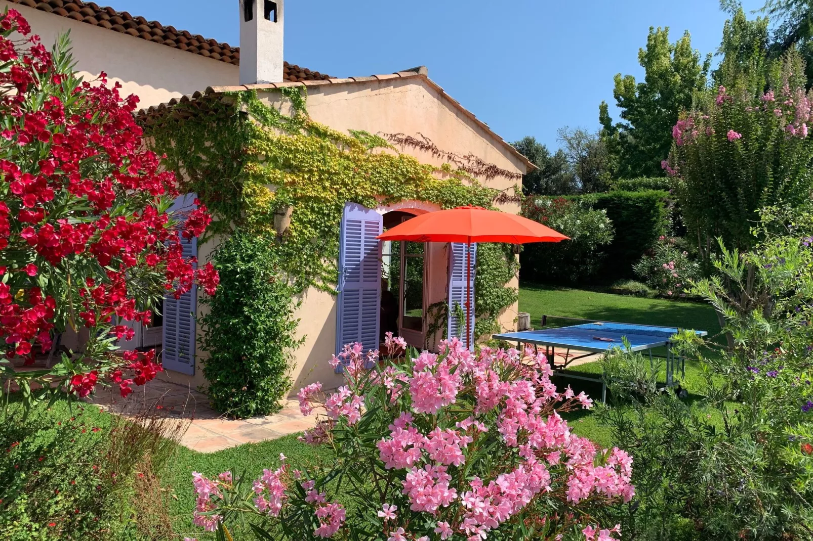 Val d'Azur-Exterior summer