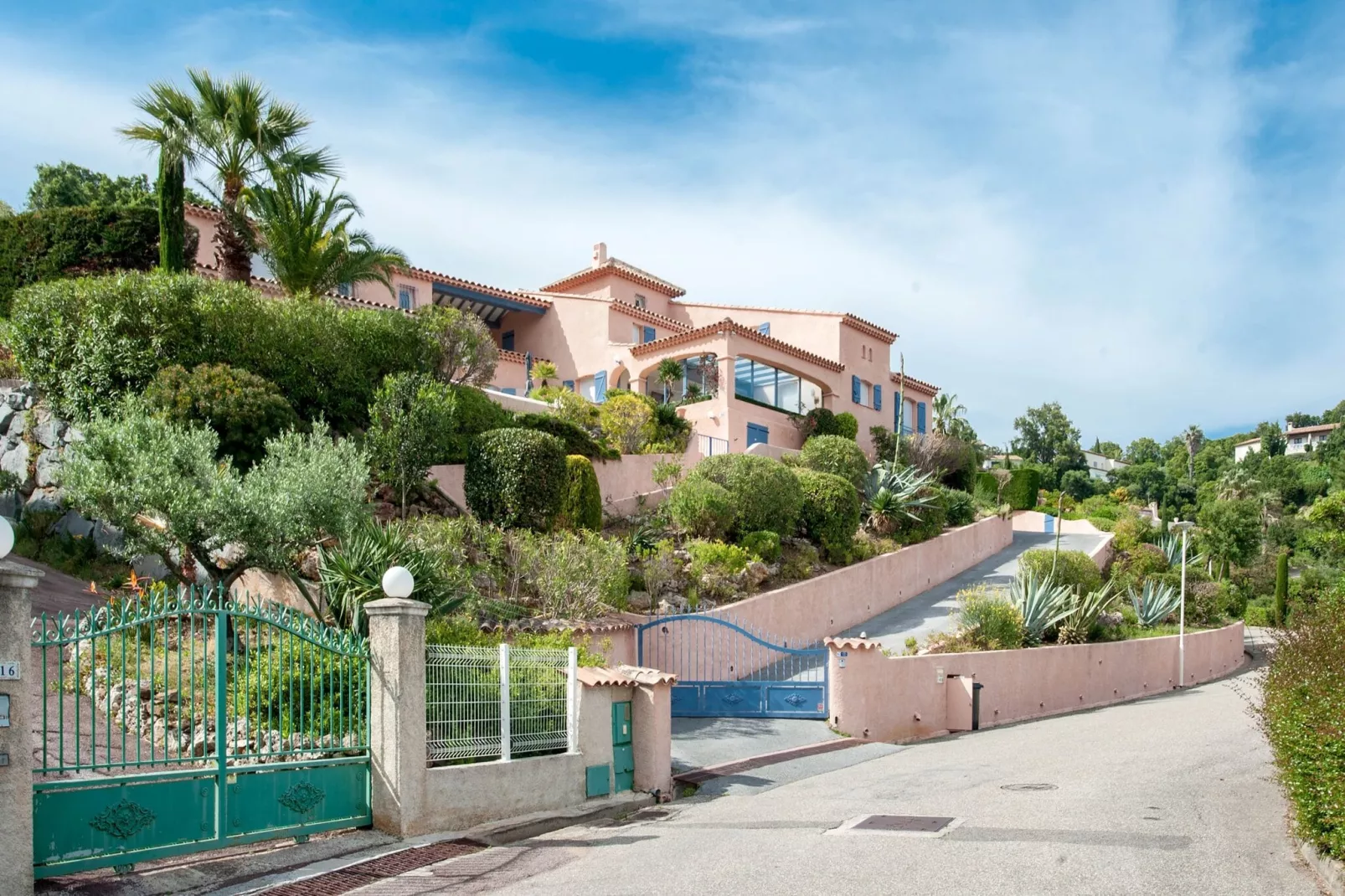 Villa Capussambres-Außenbereich Sommer
