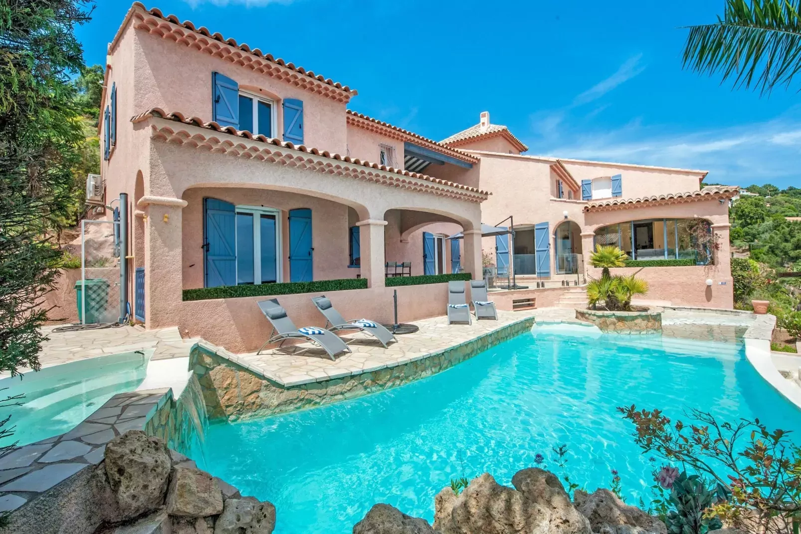 Villa Capussambres-Außenbereich Sommer