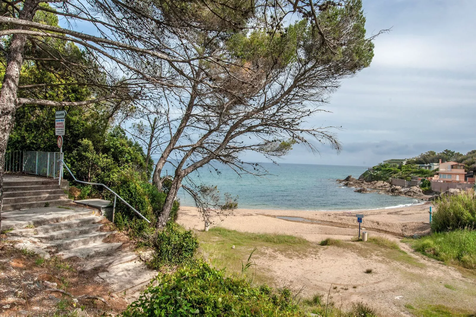 Villa Capussambres-Aussicht Sommer
