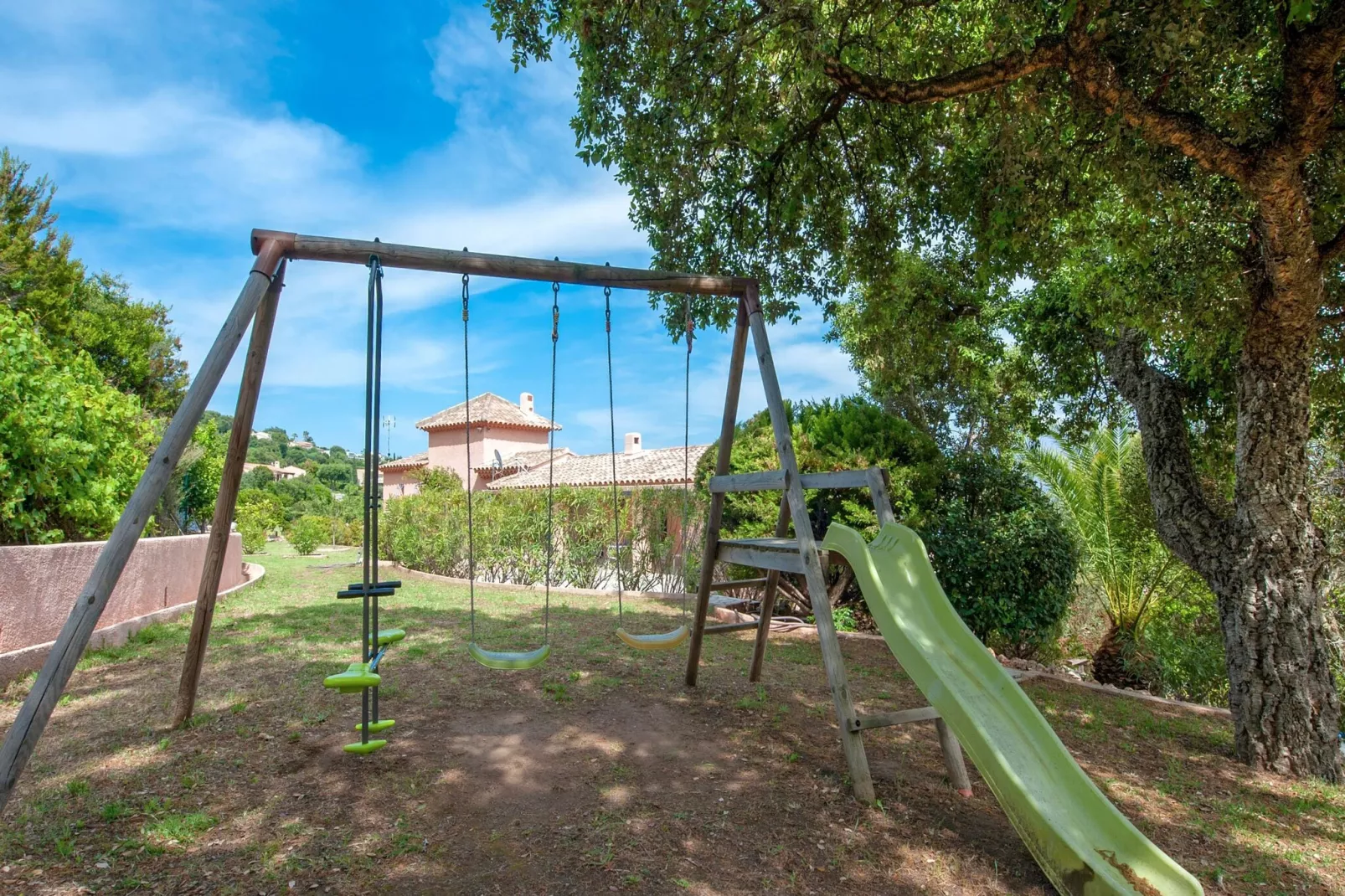 Villa Capussambres-Parkeinrichtungen