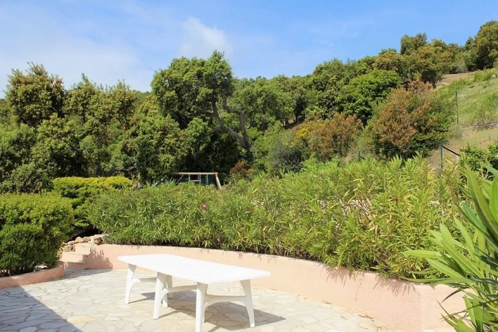 Villa Capussambres-Gärten Sommer