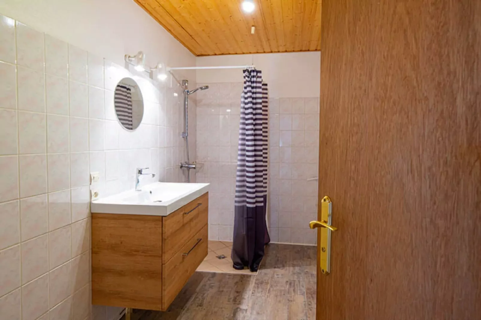 APPARTEMENT VOLVERT - LA GENTIANE-Salle de bain