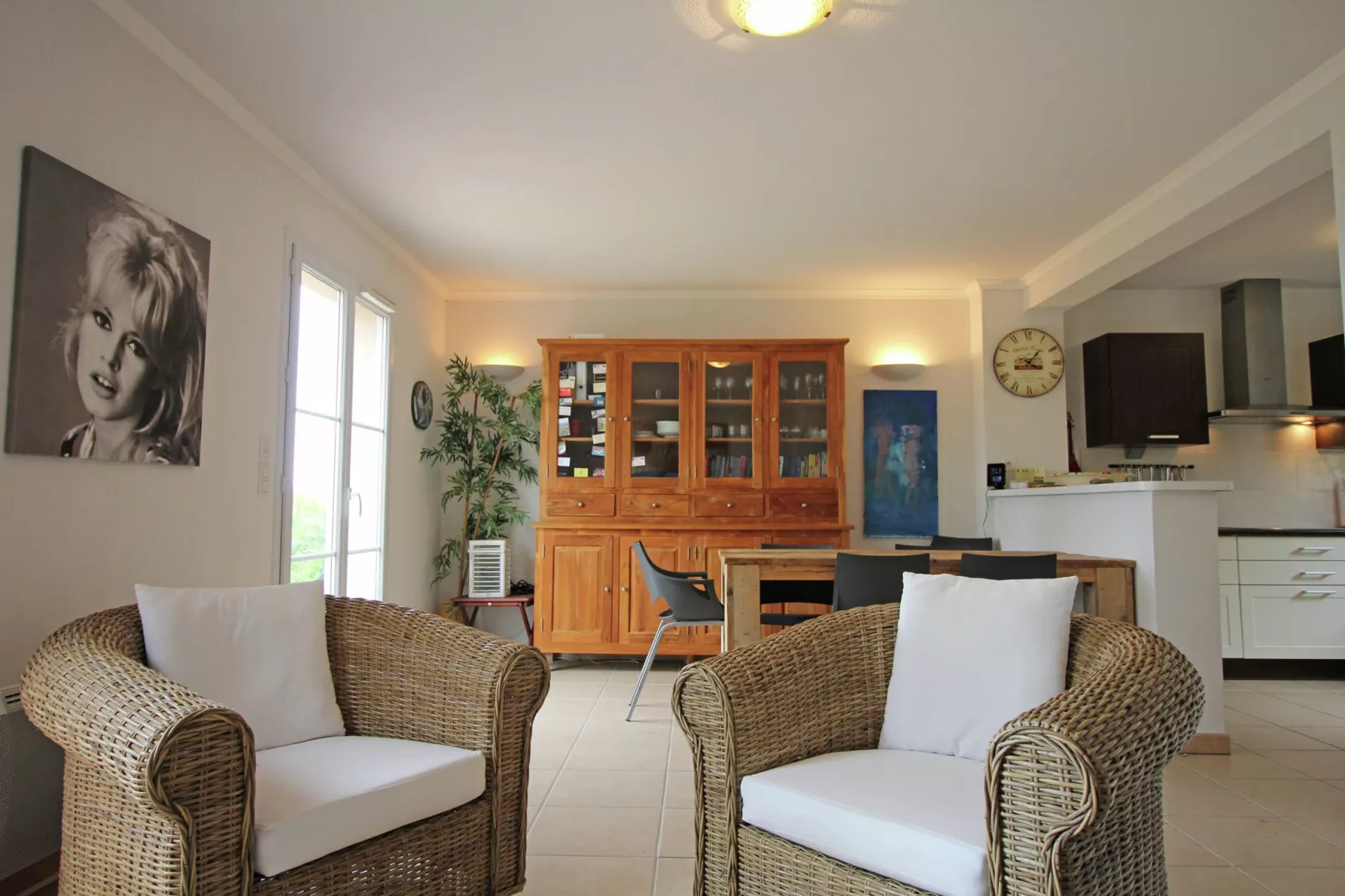 Caroline-Living room